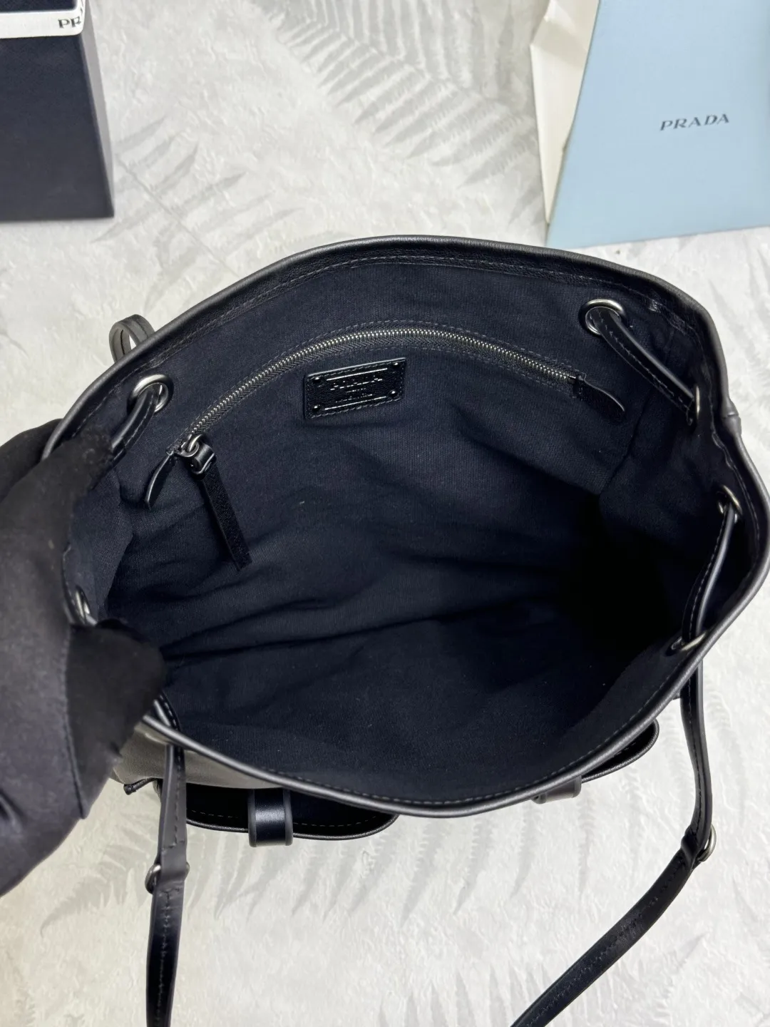 Leather Tote Bag with Drawstring Closure D103016473 — view 8