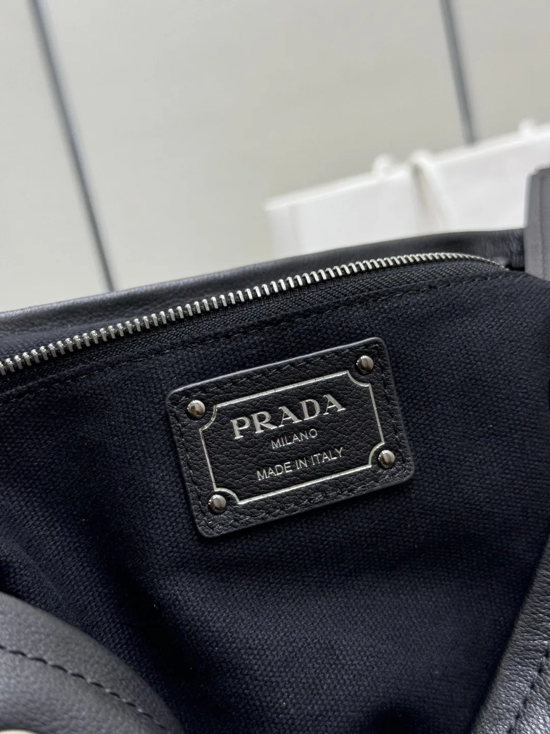 Leather Tote Bag with Drawstring Closure D103016473 — view 9