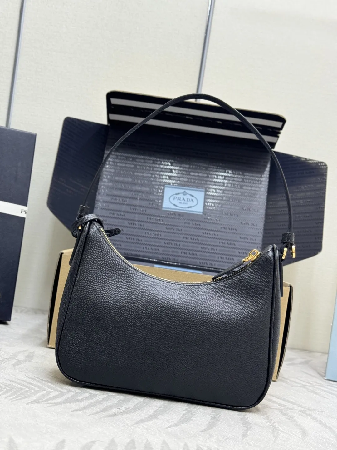 Prada Re-Edition 2005 Saffiano Shoulder Bag D76016475 — view 2