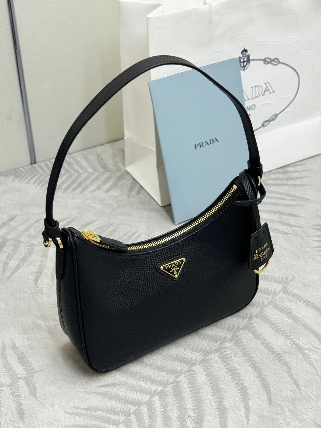 Prada Re-Edition 2005 Saffiano Shoulder Bag D76016475 — view 3