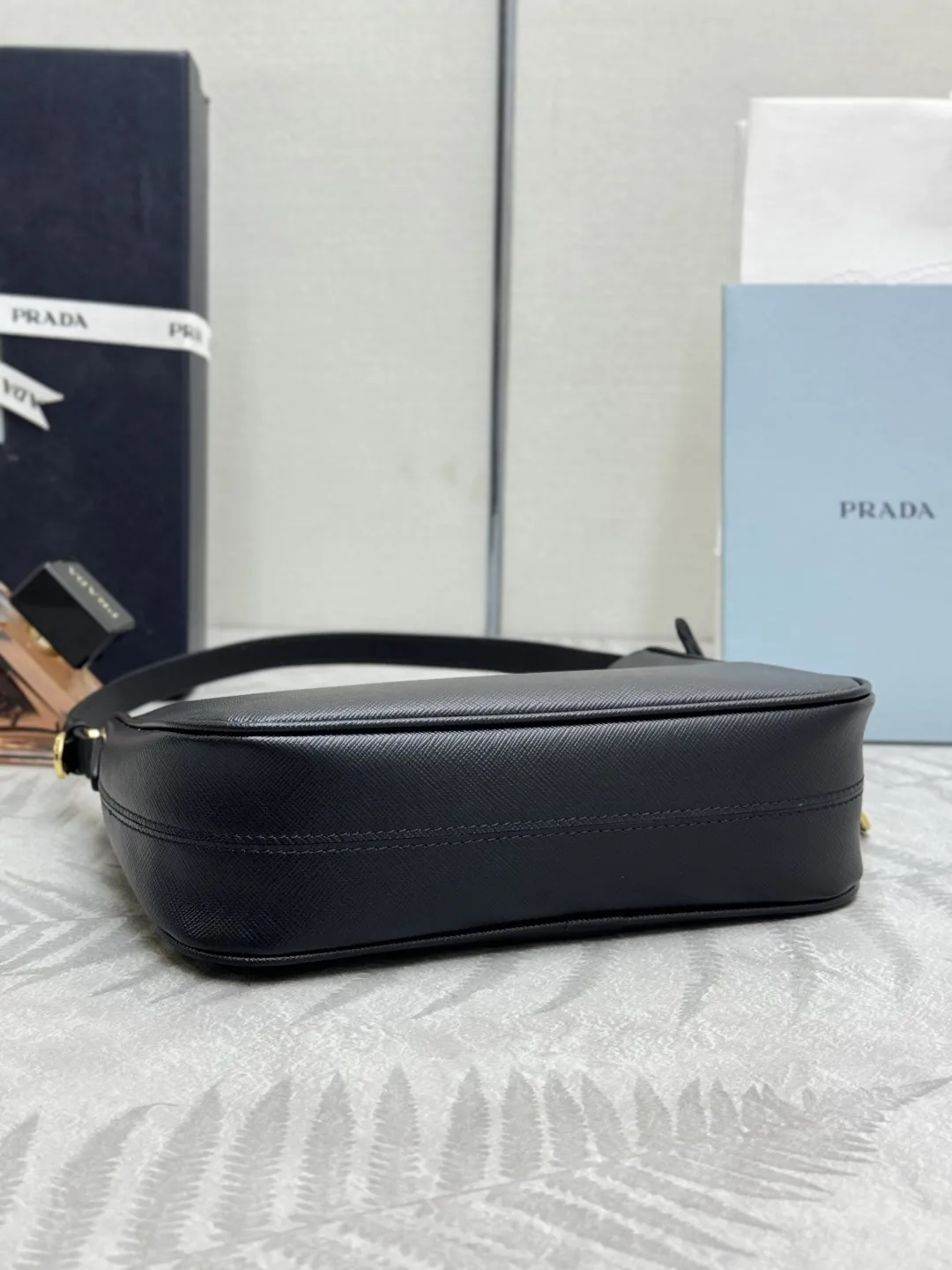 Prada Re-Edition 2005 Saffiano Shoulder Bag D76016475 — view 5