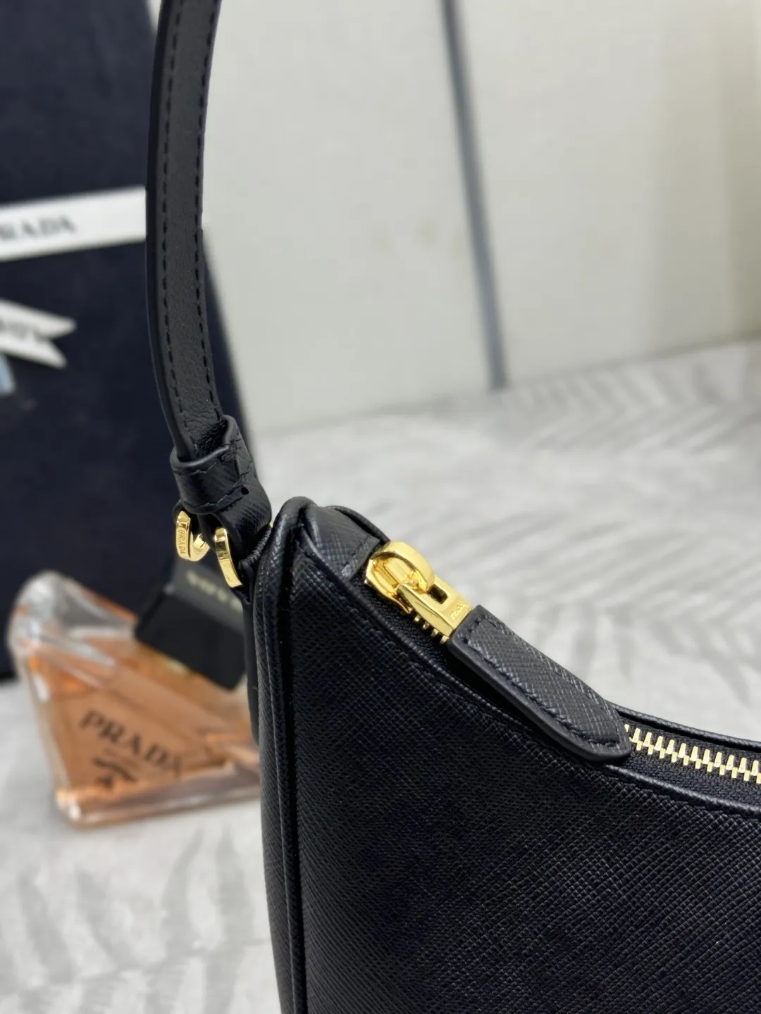 Prada Re-Edition 2005 Saffiano Shoulder Bag D76016475 — view 6