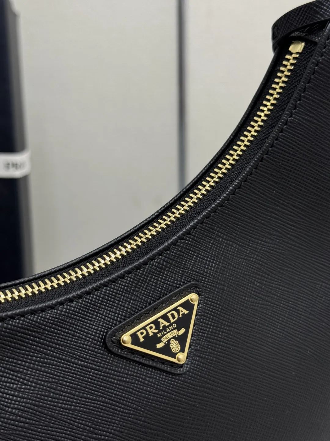 Prada Re-Edition 2005 Saffiano Shoulder Bag D76016475 — view 7
