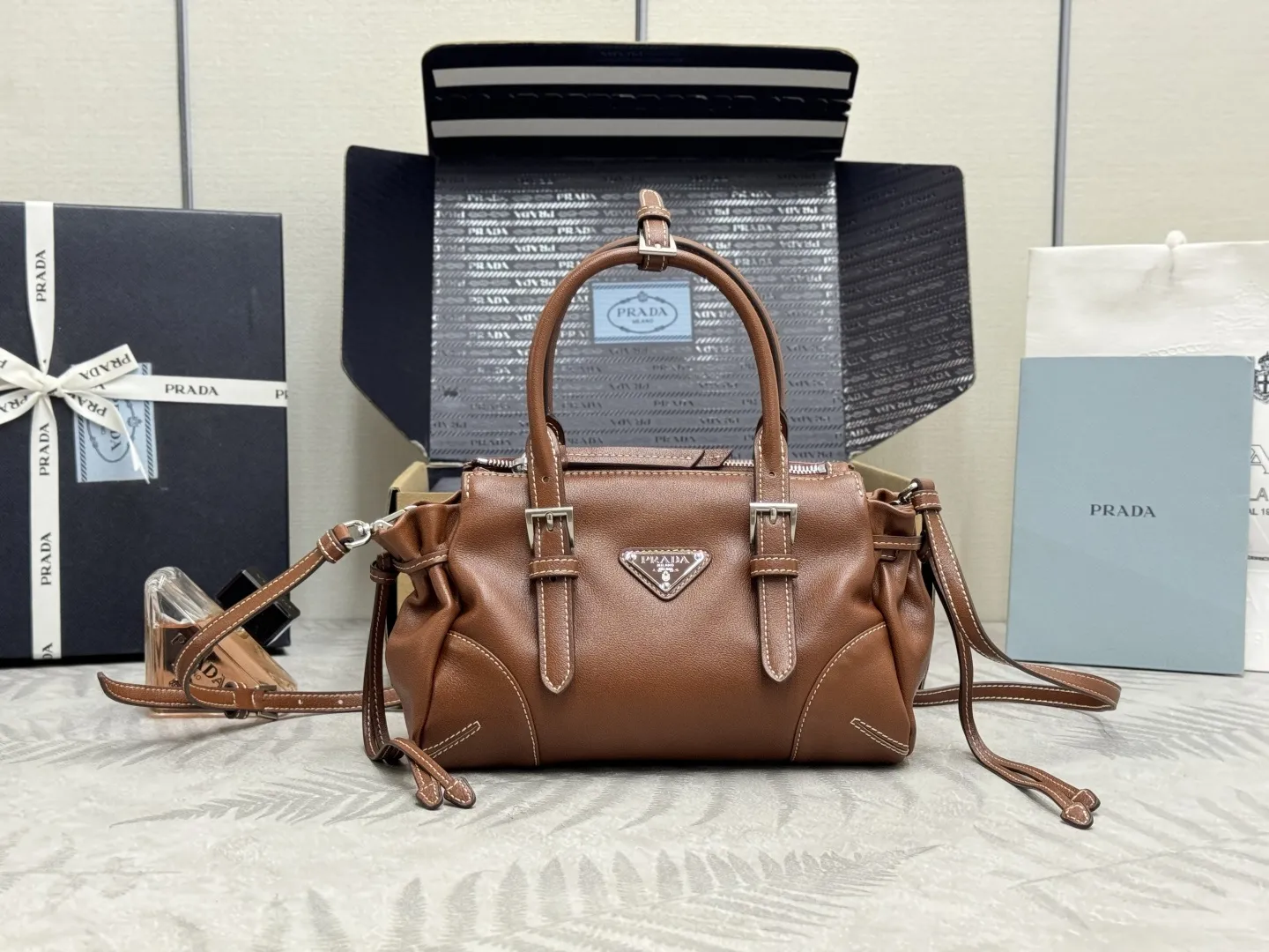 Vintage Leather Top-Handle Tote Bag D100017747