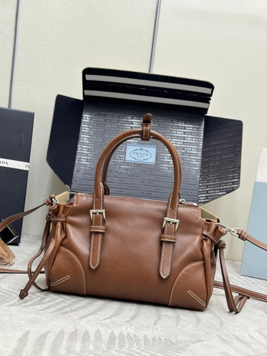 Vintage Leather Top-Handle Tote Bag D100017747 — view 2