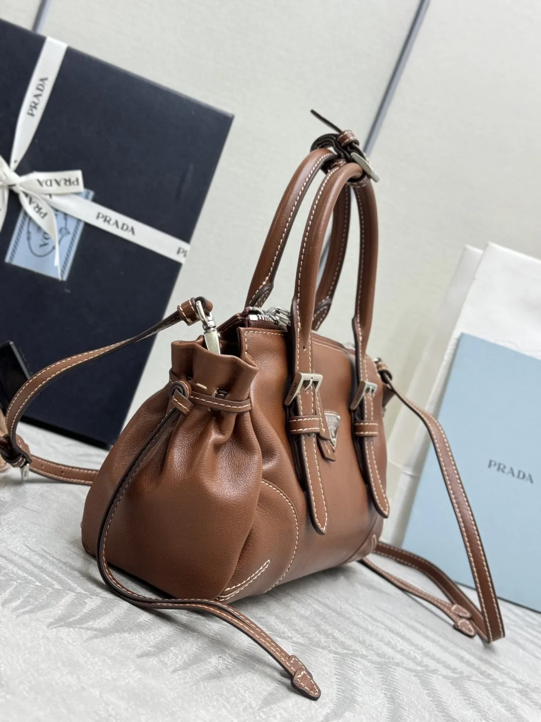 Vintage Leather Top-Handle Tote Bag D100017747 — view 4