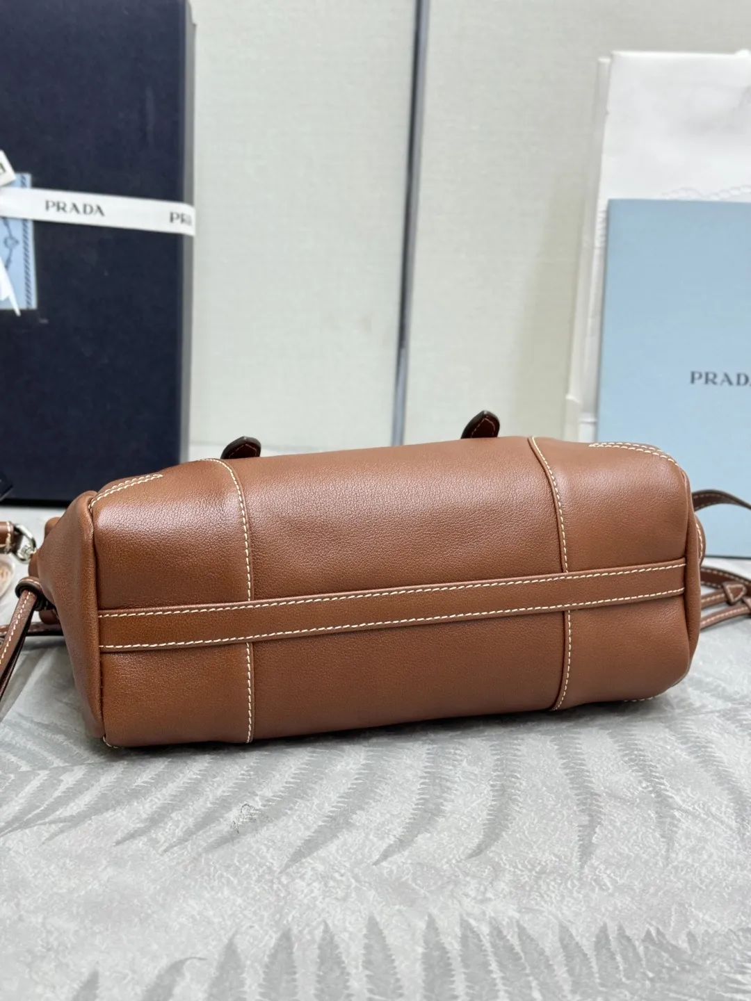 Vintage Leather Top-Handle Tote Bag D100017747 — view 6
