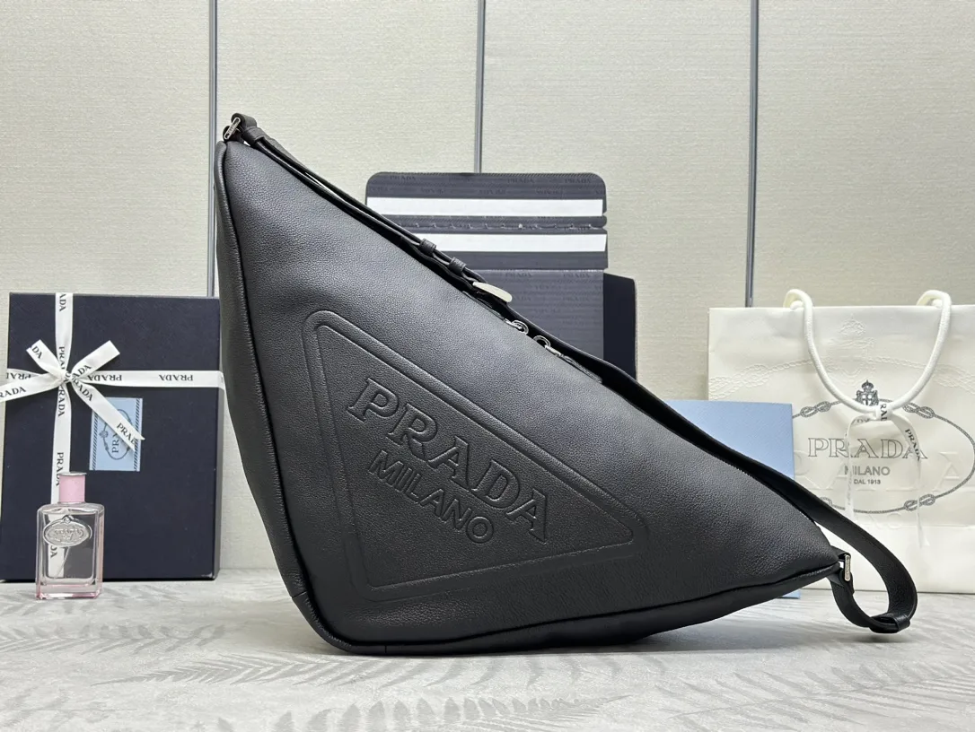 Triangle Leather Crossbody Bag D114017741