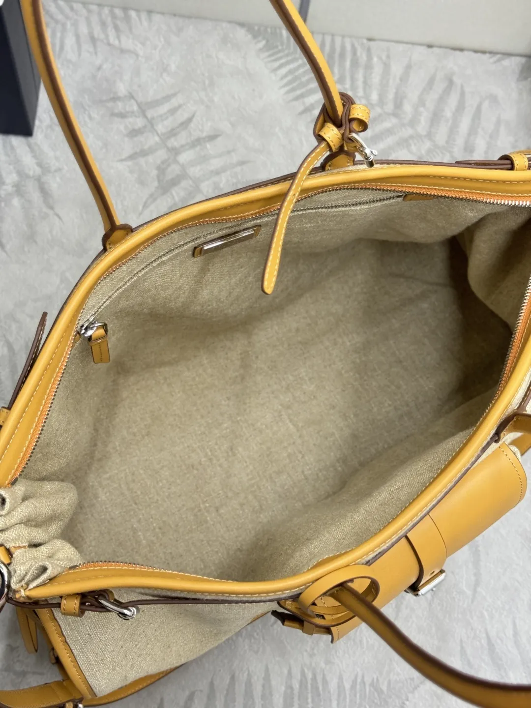 Soft Lux Linen and Leather Tote Bag D118017740 — view 8