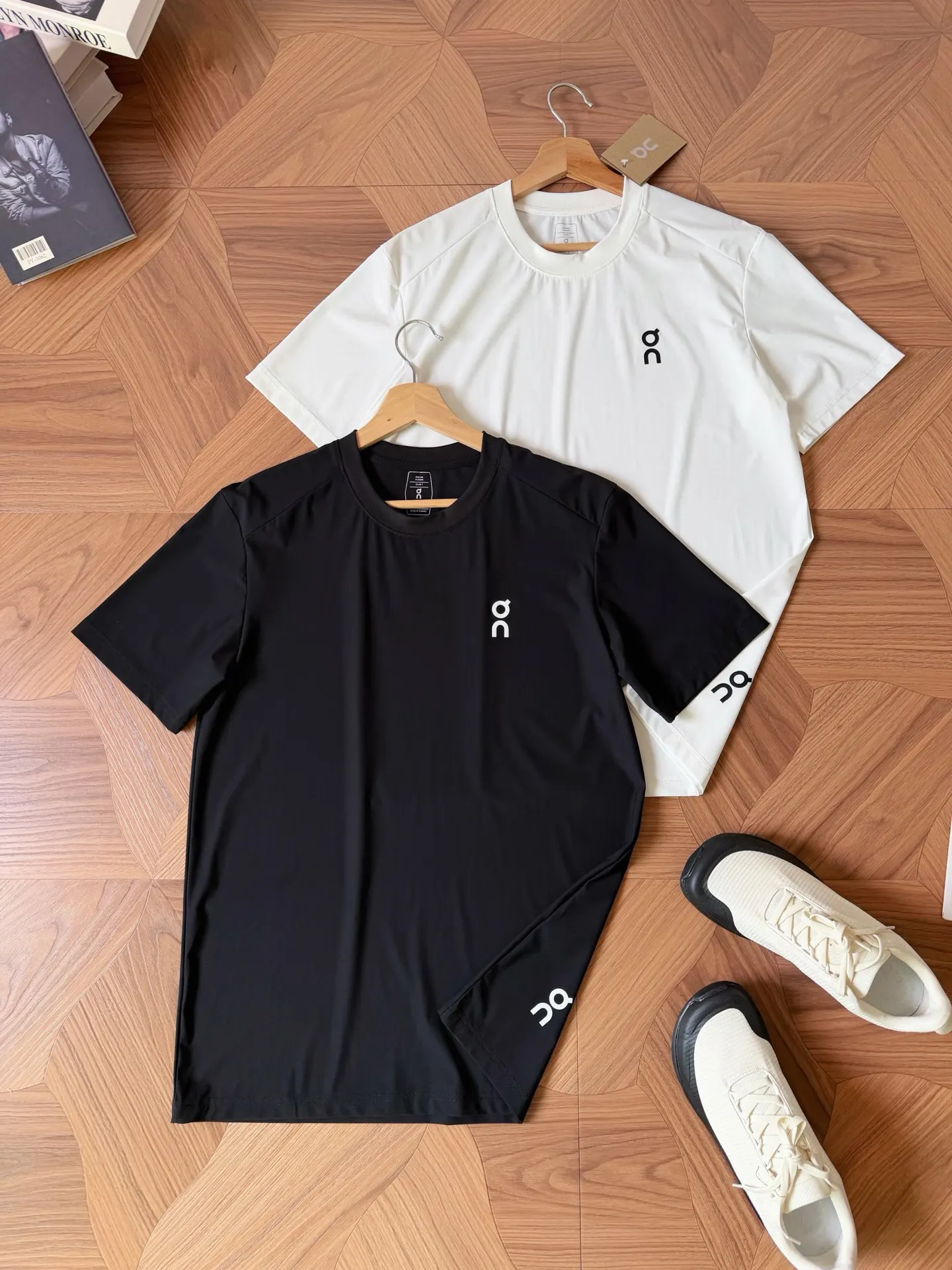 On Running Court Performance Tech T-Shirt D12013204 — view 2