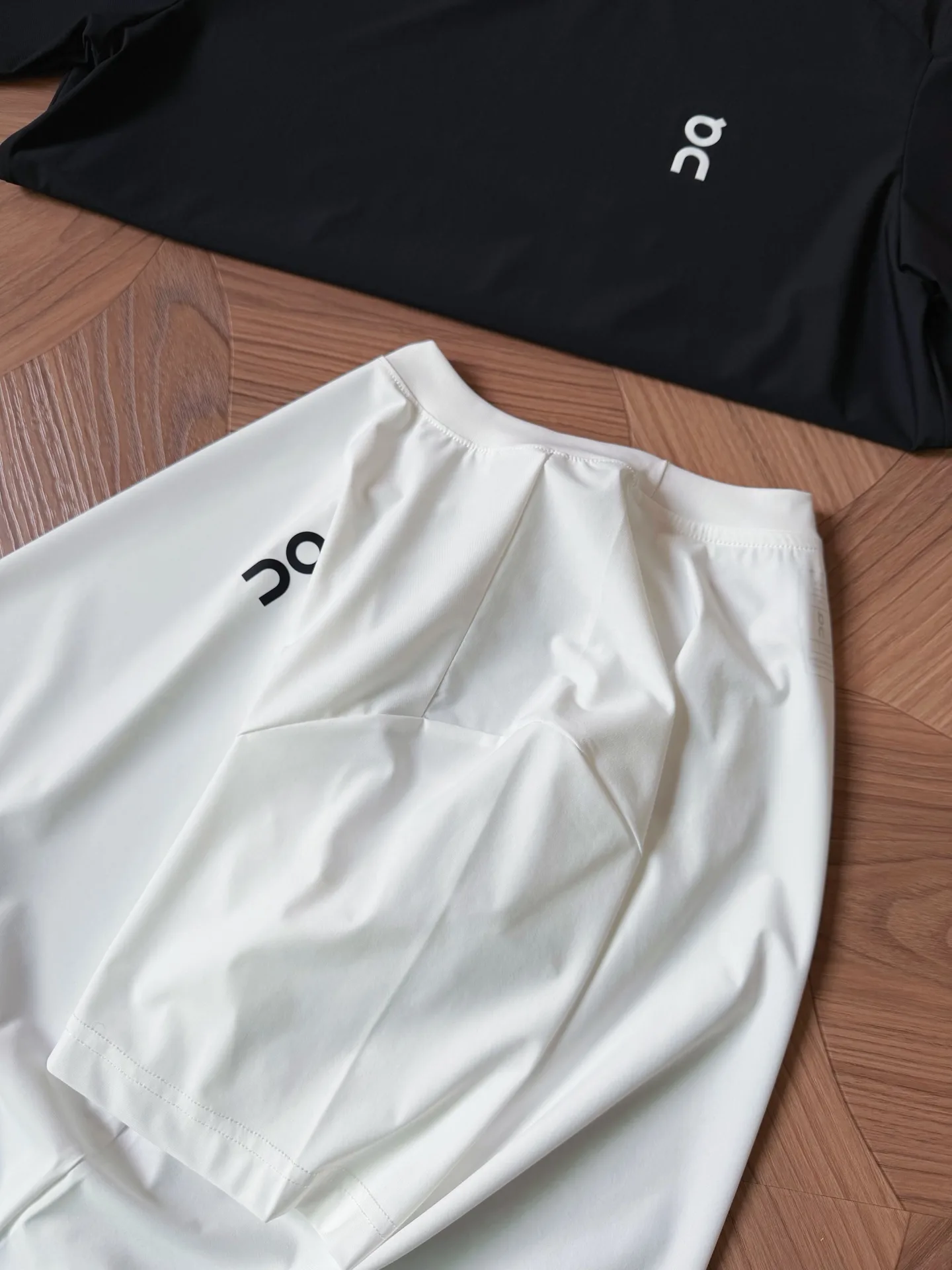 On Running Court Performance Tech T-Shirt D12013204 — view 7