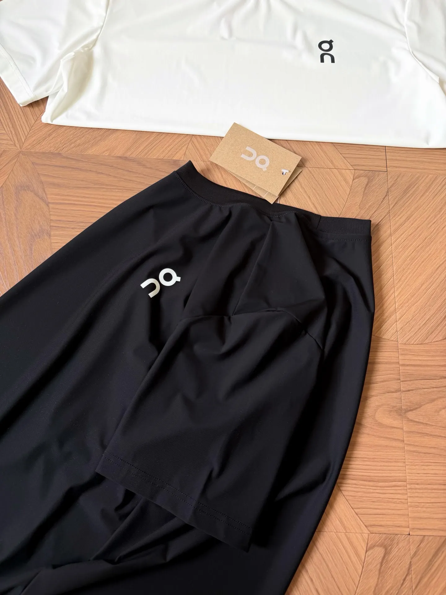 On Running Court Performance Tech T-Shirt D12013204 — view 8