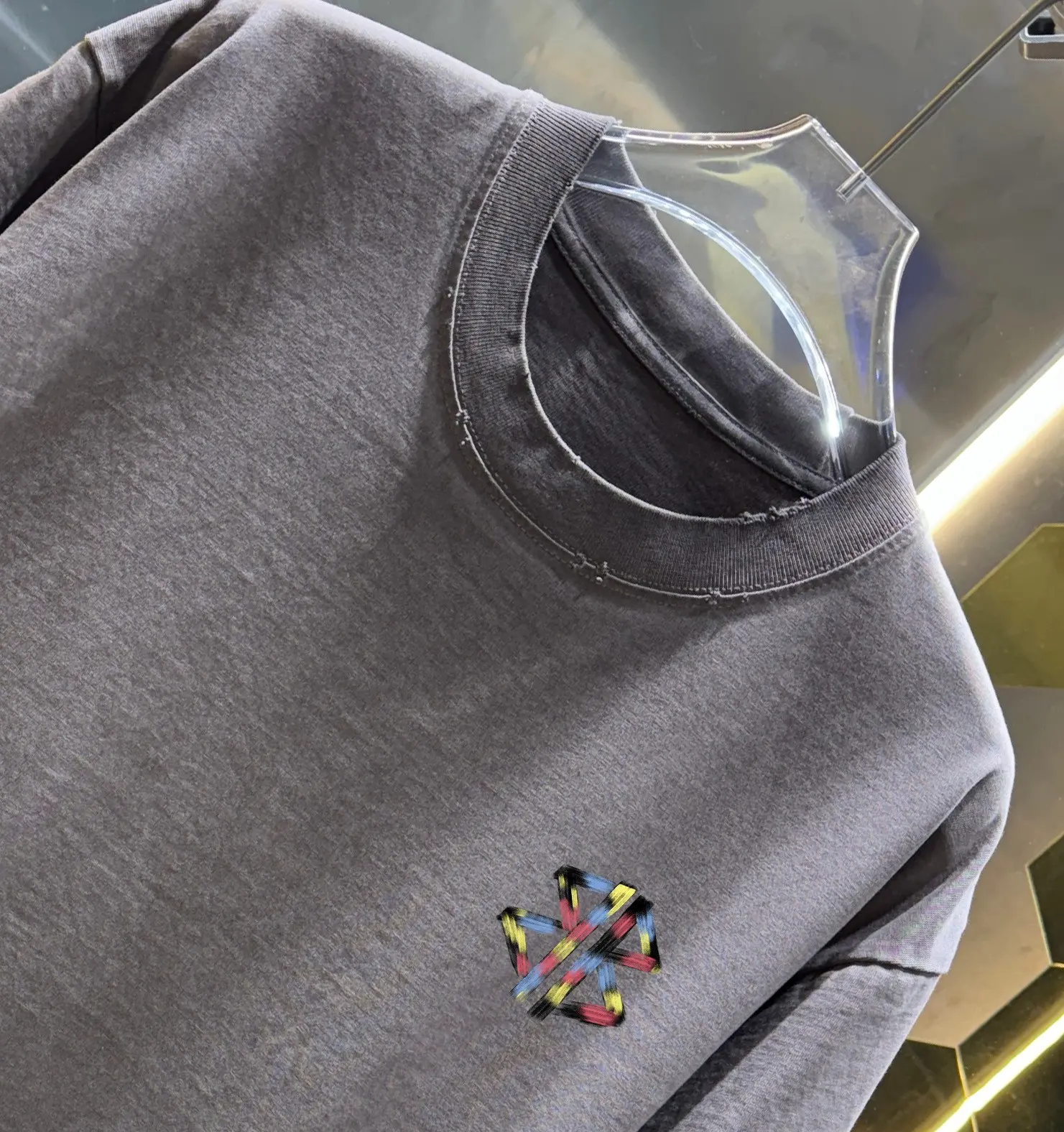 Logo Embroidered Distressed Cotton T-Shirt D14013008 — view 2