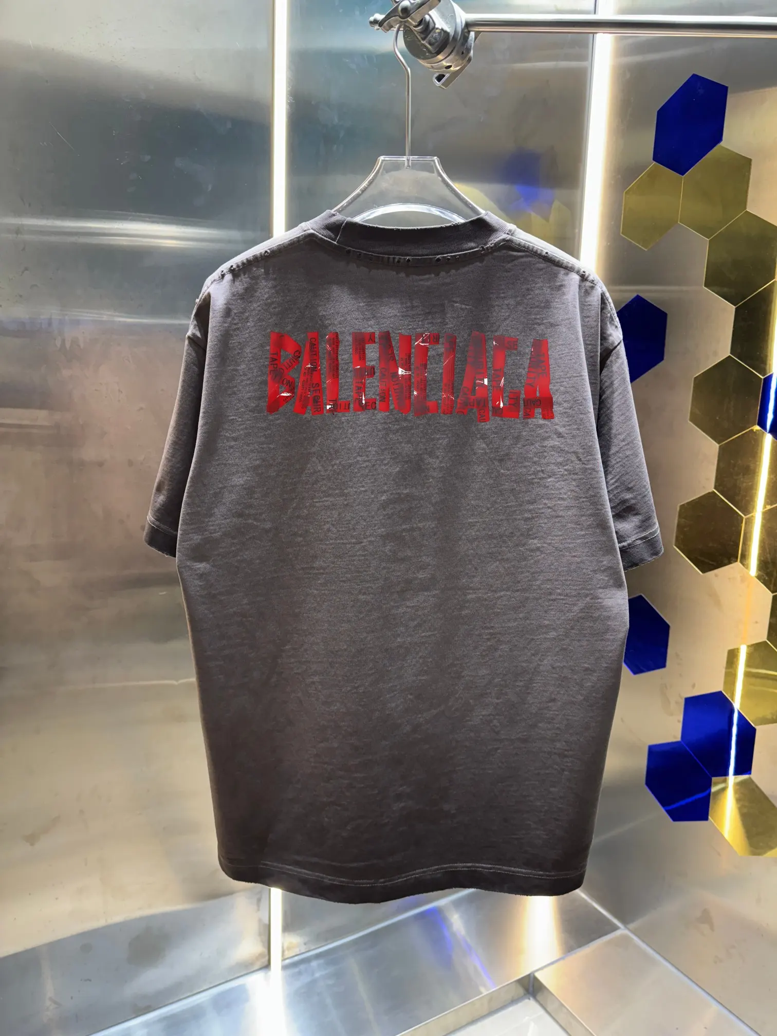Logo Tape Distressed Cotton T-Shirt D14013004 — view 3