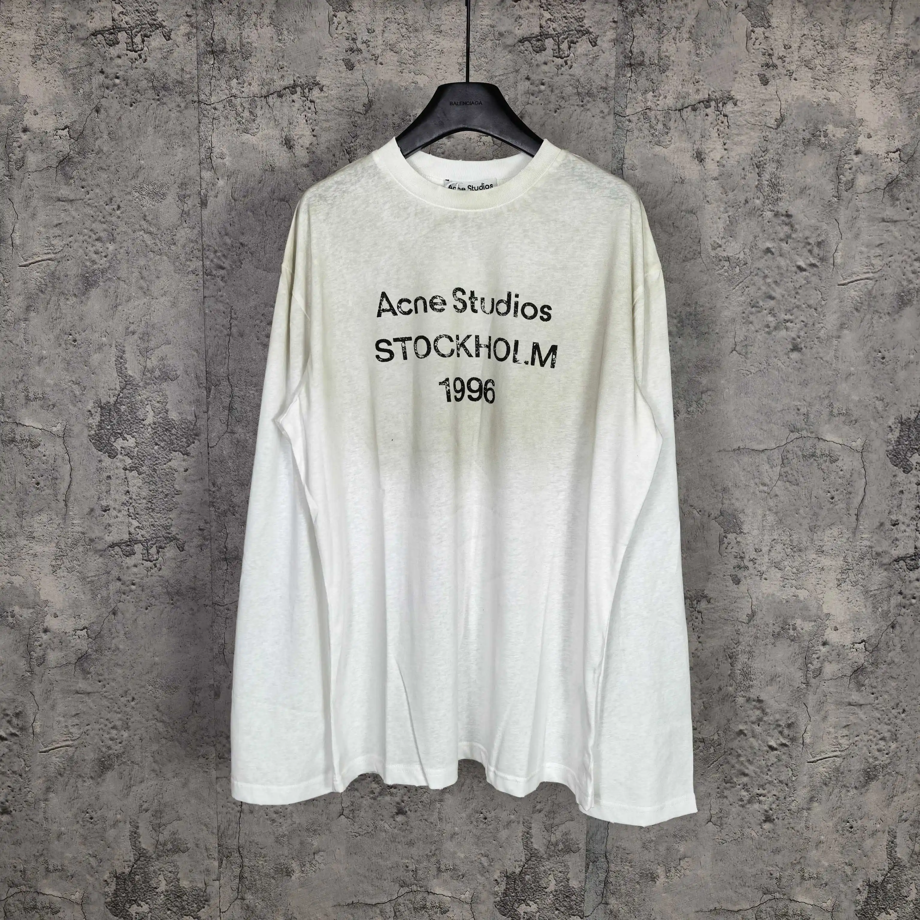 1996 Logo Distressed Long-Sleeve T-Shirt D14023269