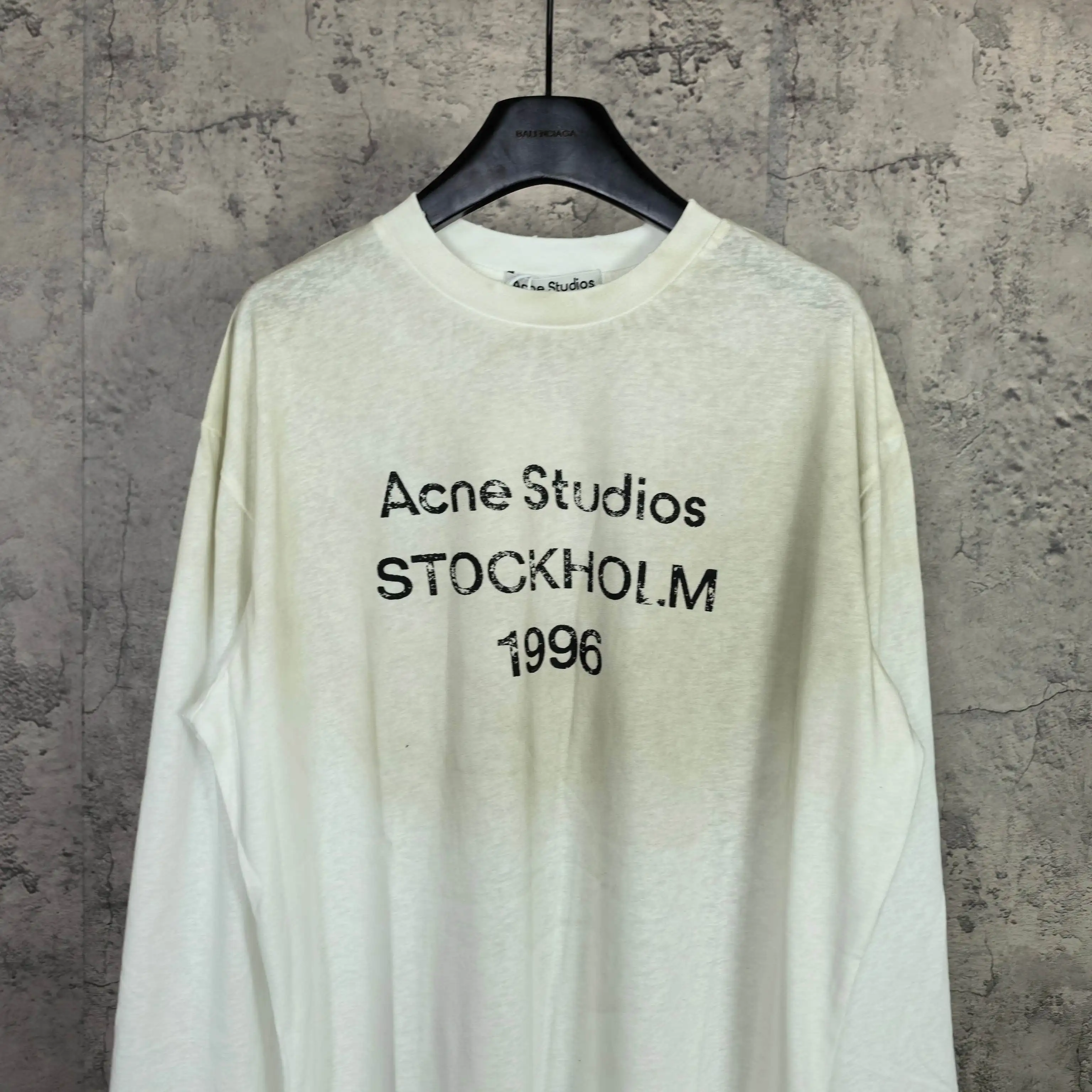 1996 Logo Distressed Long-Sleeve T-Shirt D14023269 — view 3