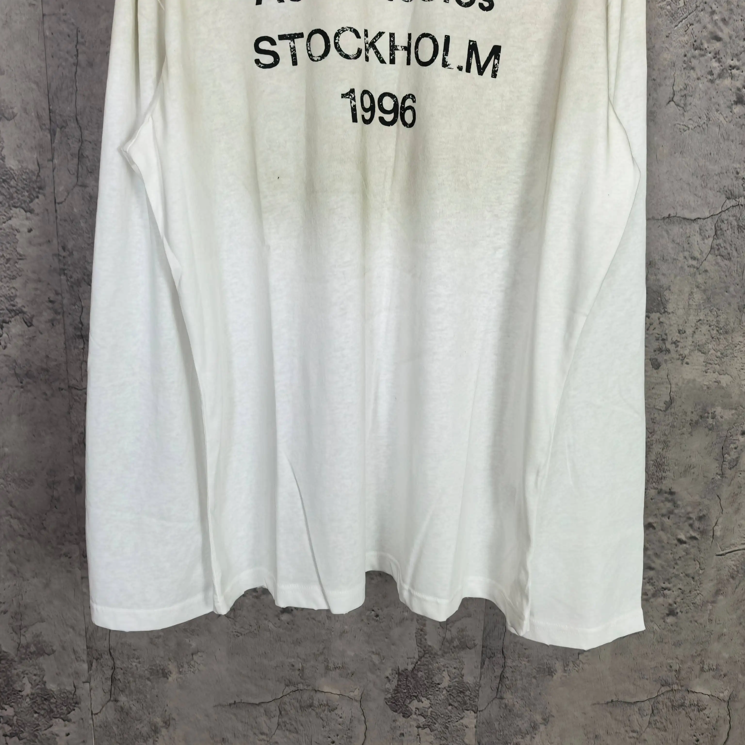 1996 Logo Distressed Long-Sleeve T-Shirt D14023269 — view 10