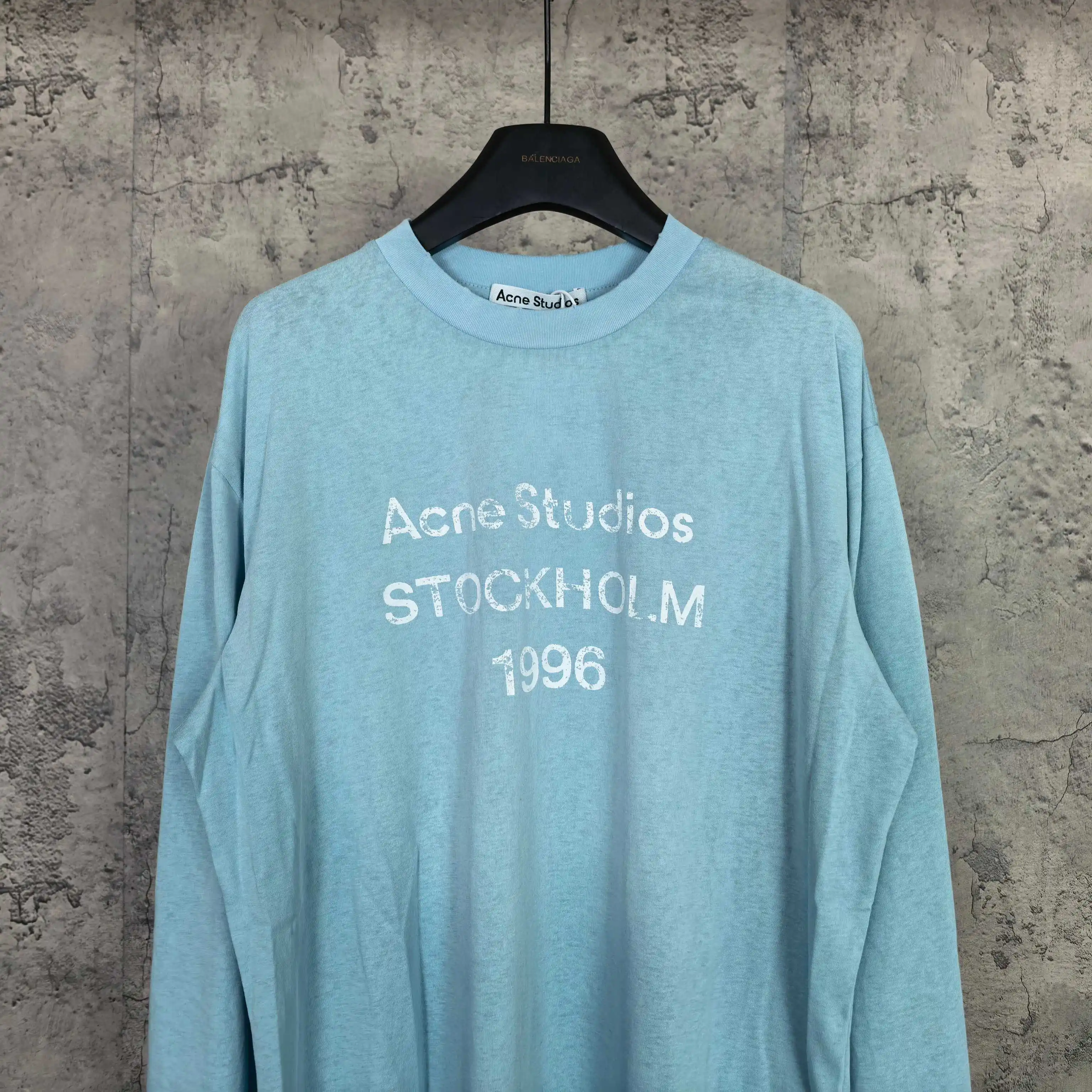 1996 Logo Distressed Long-Sleeve T-Shirt D14023267 — view 3