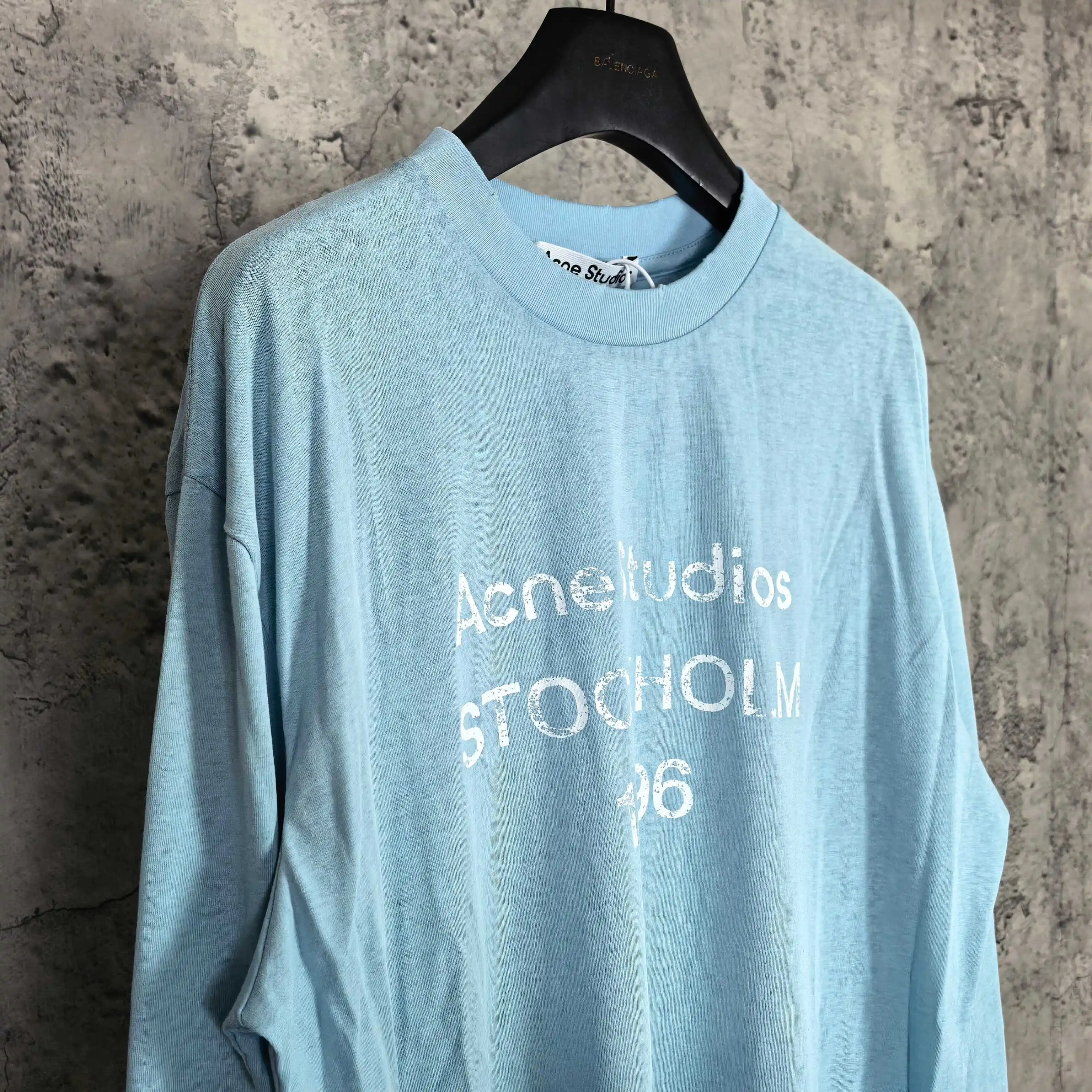 1996 Logo Distressed Long-Sleeve T-Shirt D14023267 — view 7