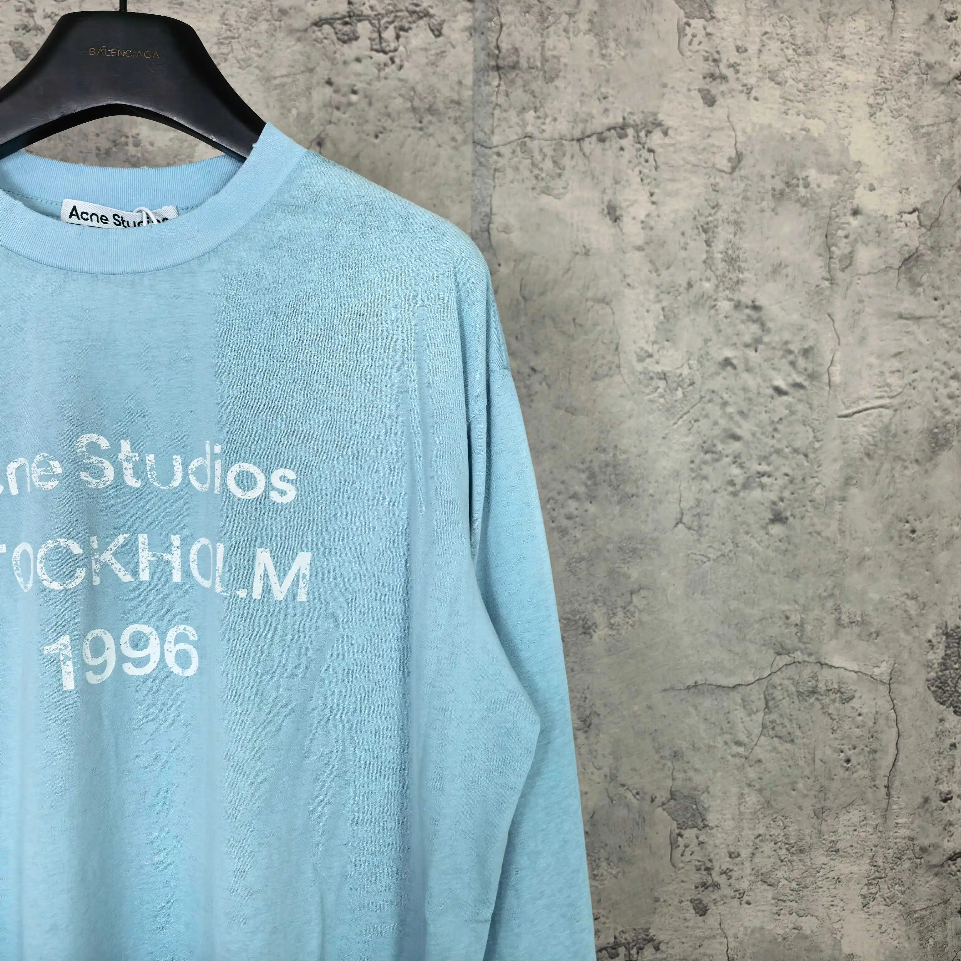 1996 Logo Distressed Long-Sleeve T-Shirt D14023267 — view 9