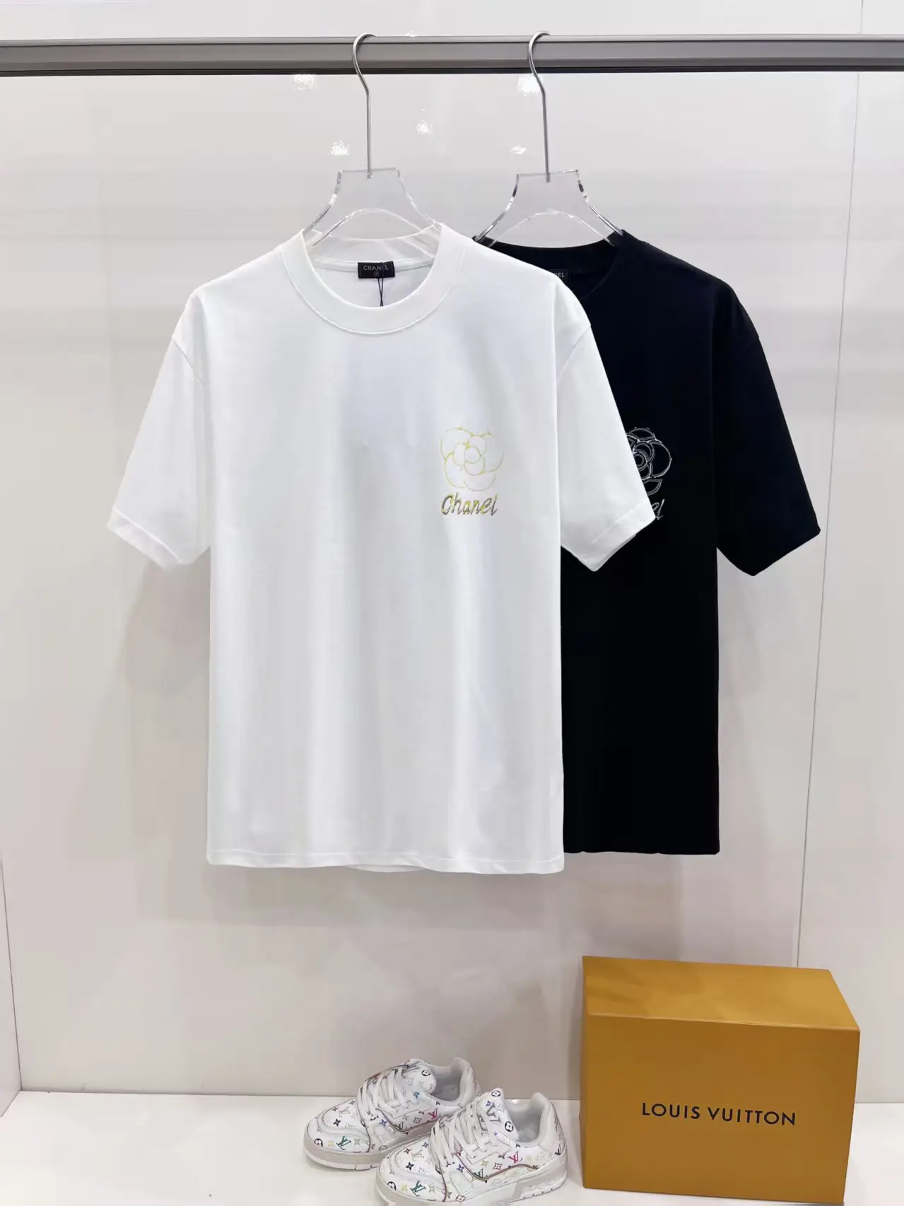 Camellia Graphic Print Cotton T-Shirt D14520144 — view 8