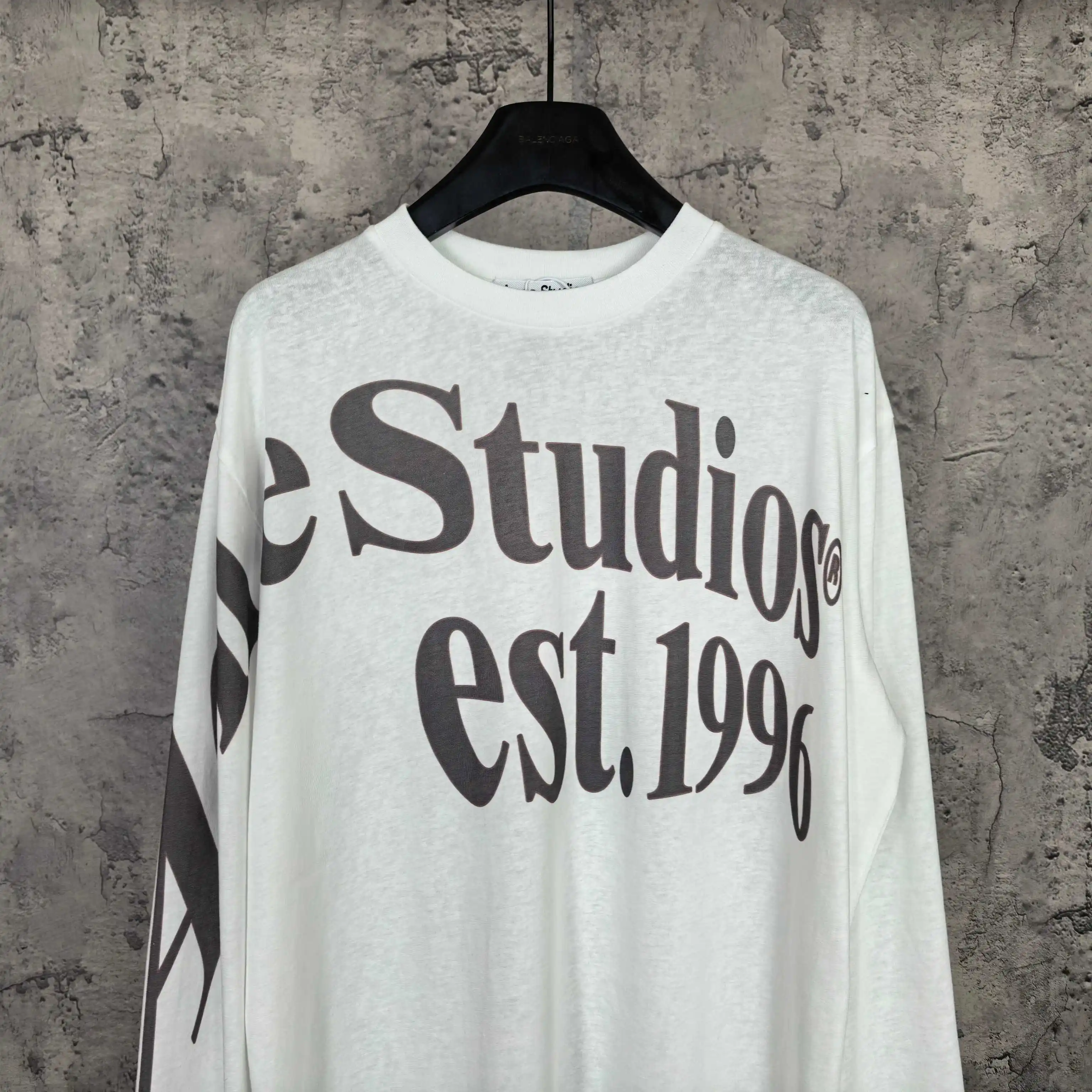Logo Print Long-Sleeve T-Shirt D14523230 — view 3