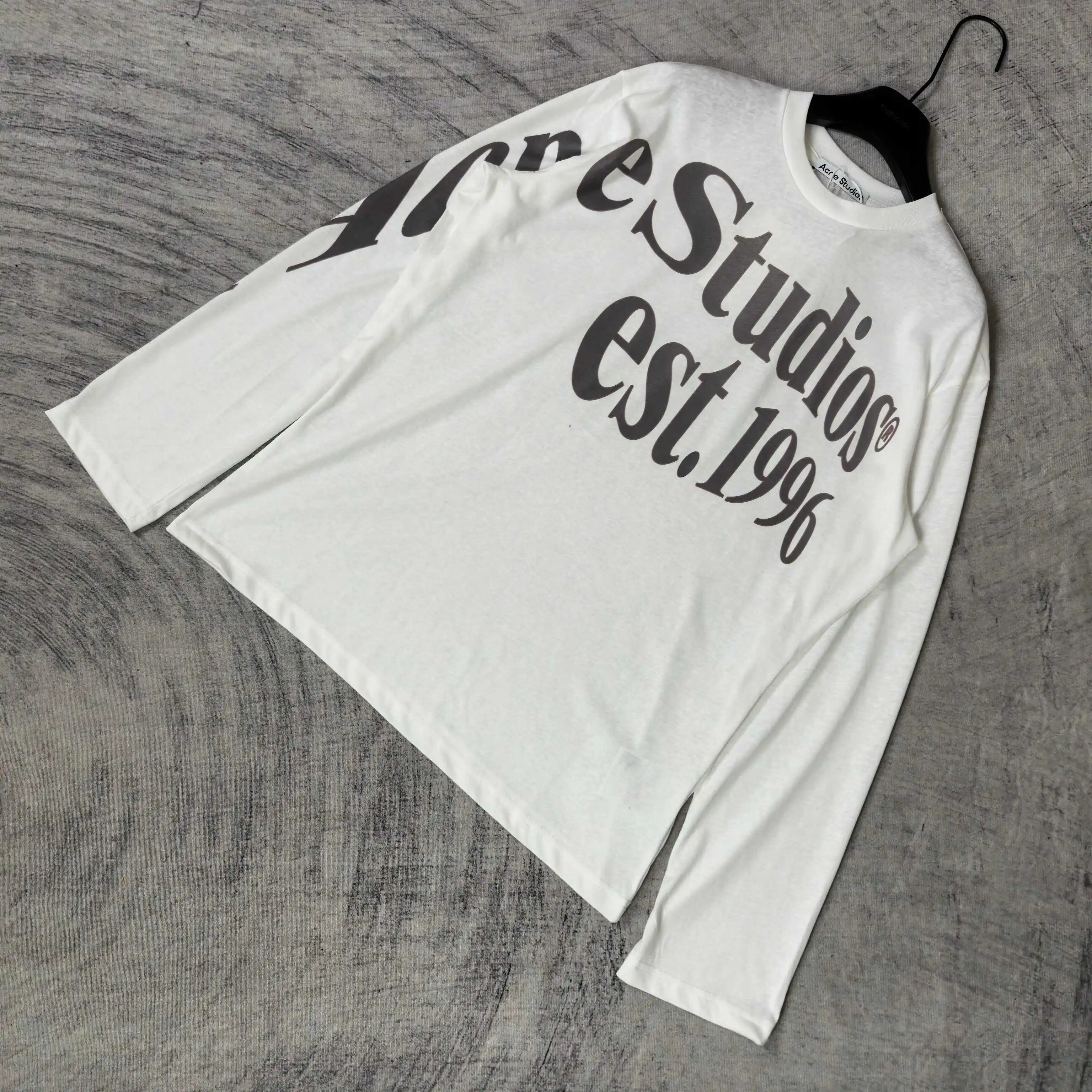 Logo Print Long-Sleeve T-Shirt D14523230 — view 4