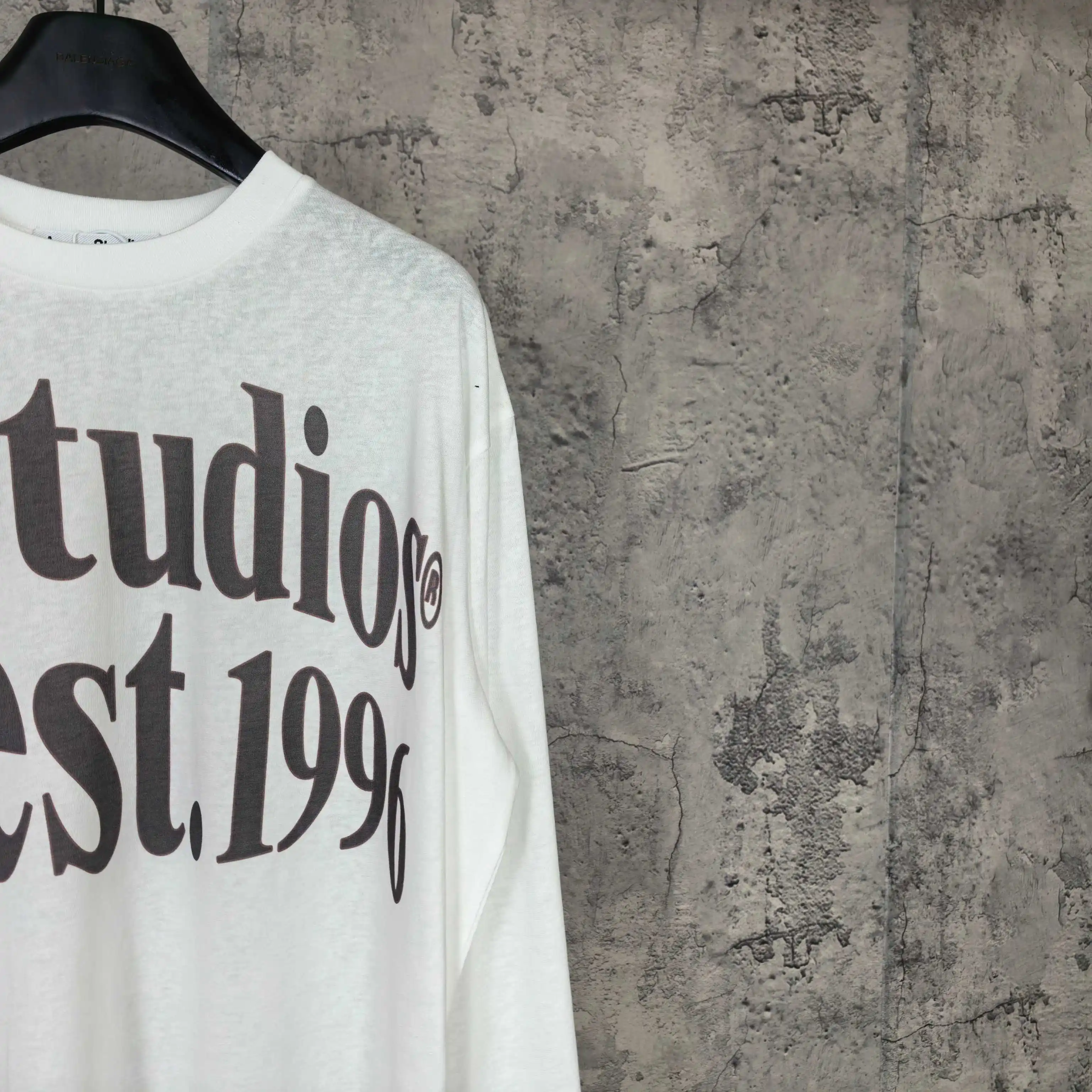 Logo Print Long-Sleeve T-Shirt D14523230 — view 9