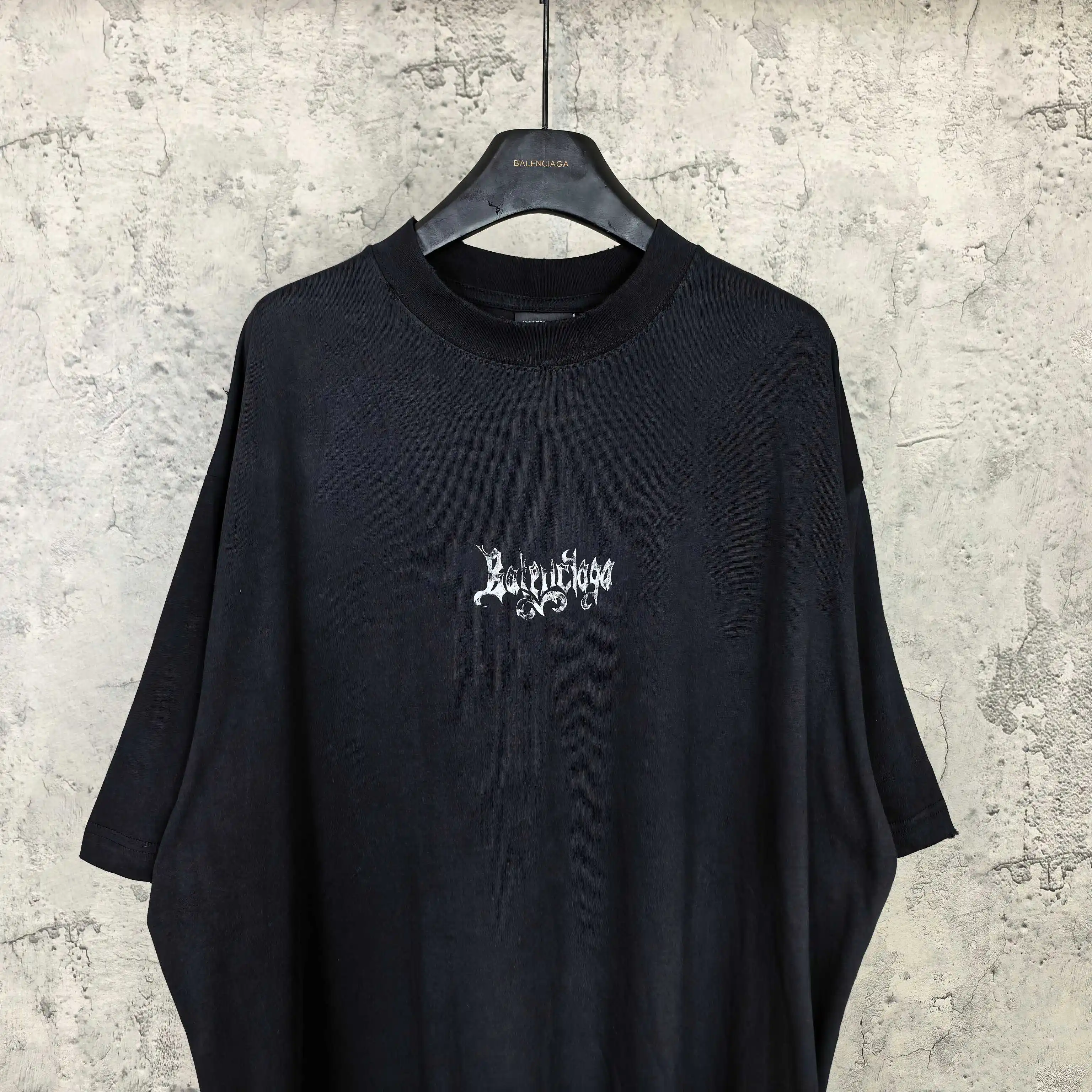 Gothic Logo Print Oversized T-Shirt D14523177 — view 3