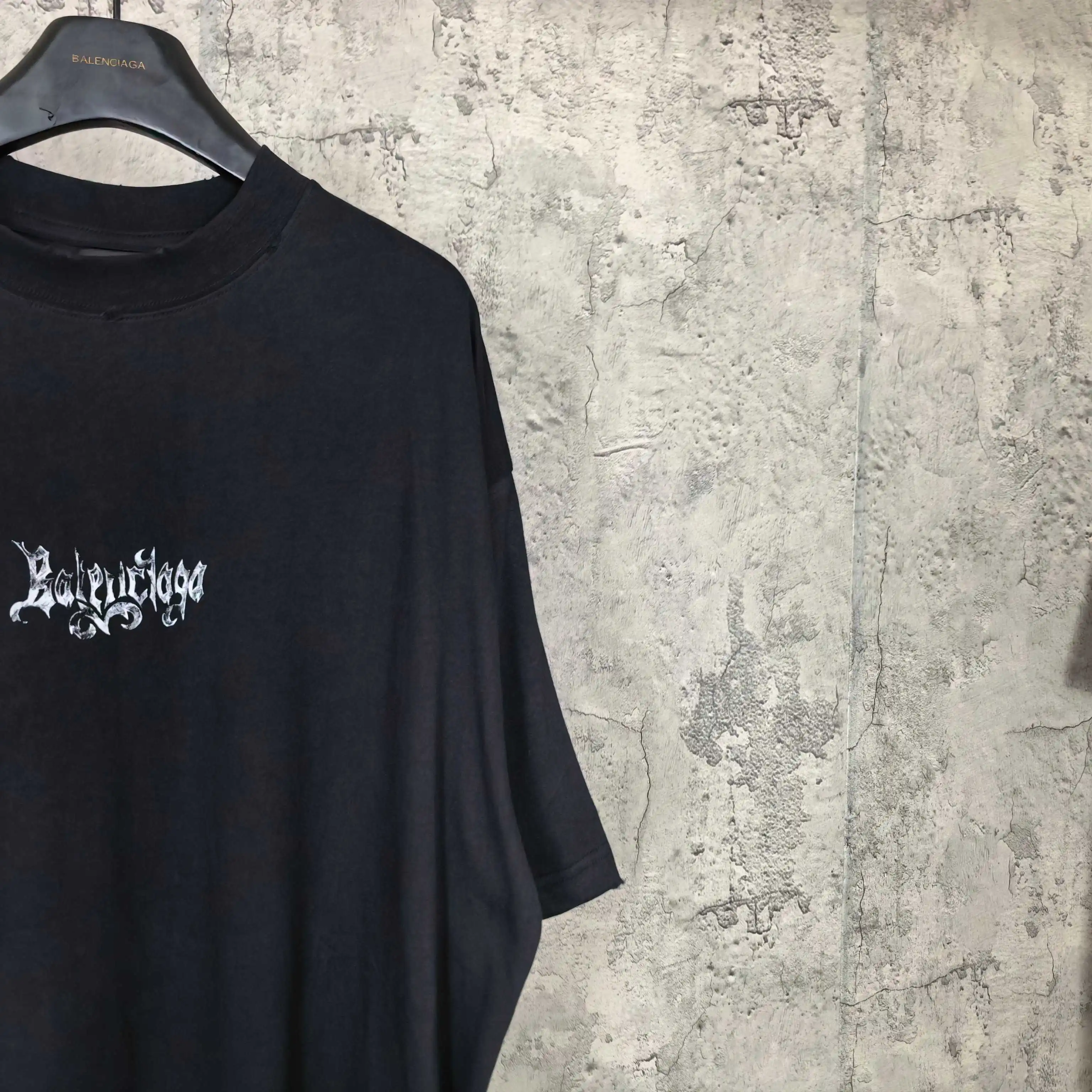 Gothic Logo Print Oversized T-Shirt D14523177 — view 11