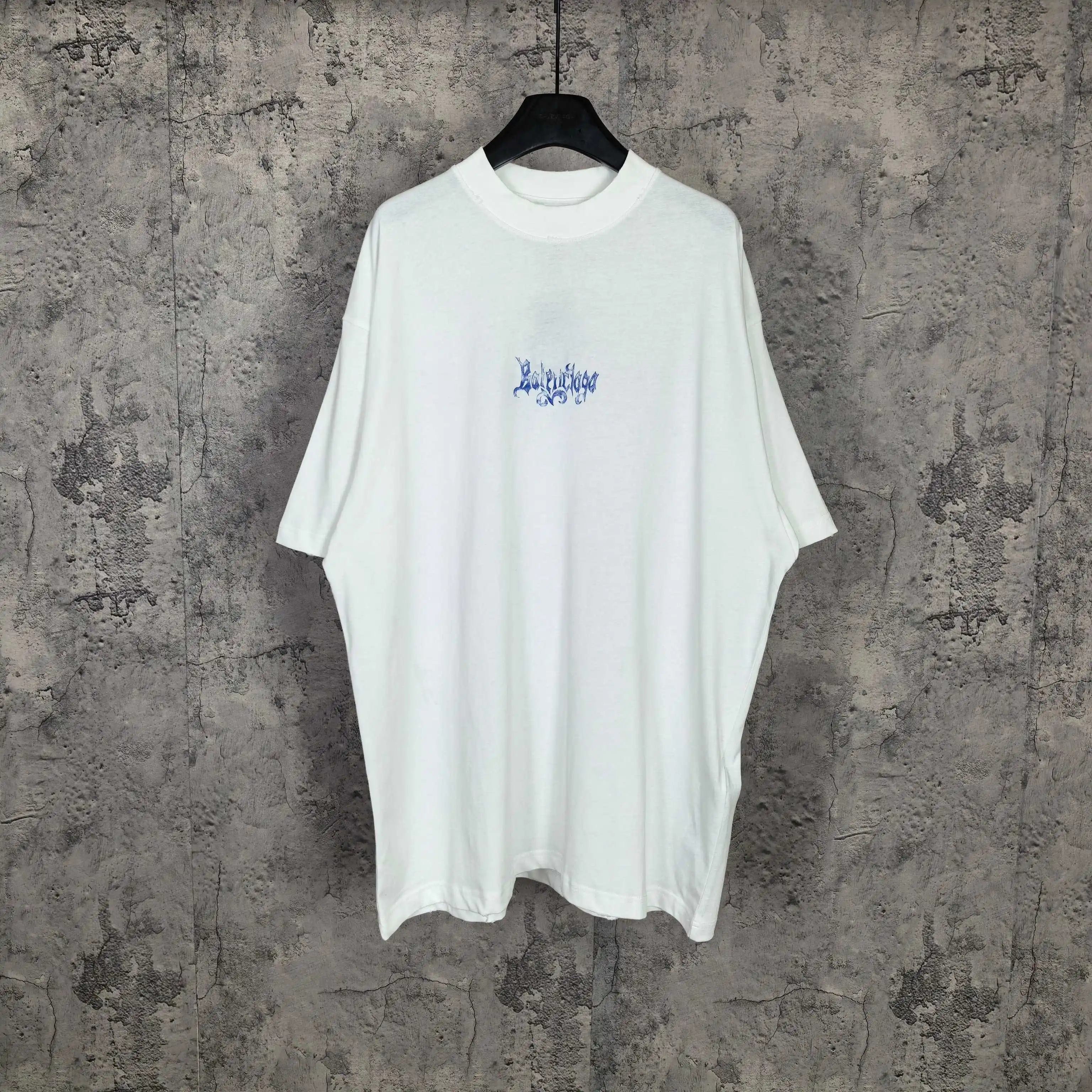 Gothic Logo Print Oversized T-Shirt D14523176