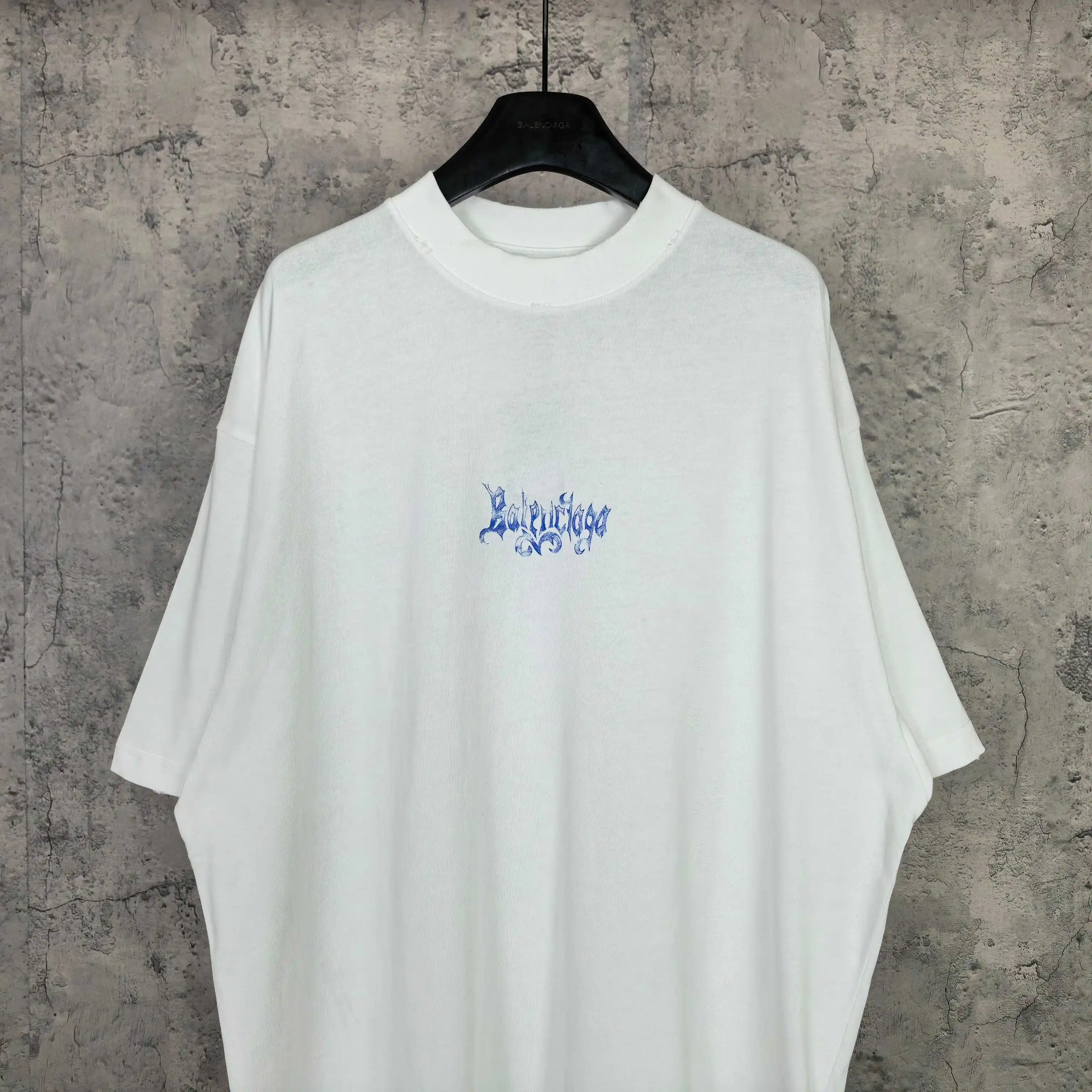 Gothic Logo Print Oversized T-Shirt D14523176 — view 3