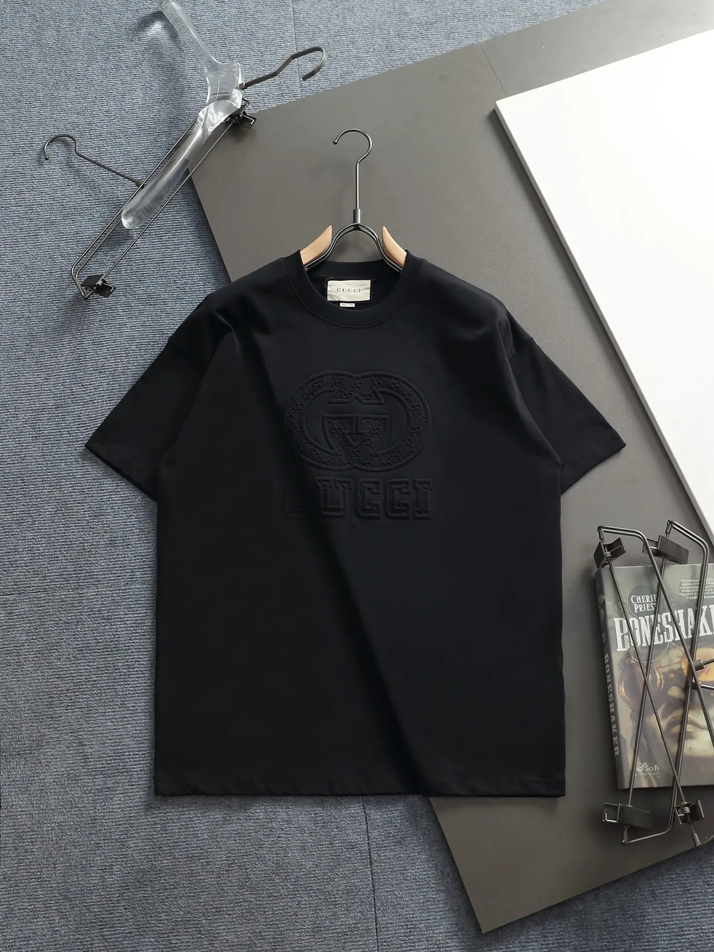 Embossed Double G Logo Cotton T-Shirt D14514009