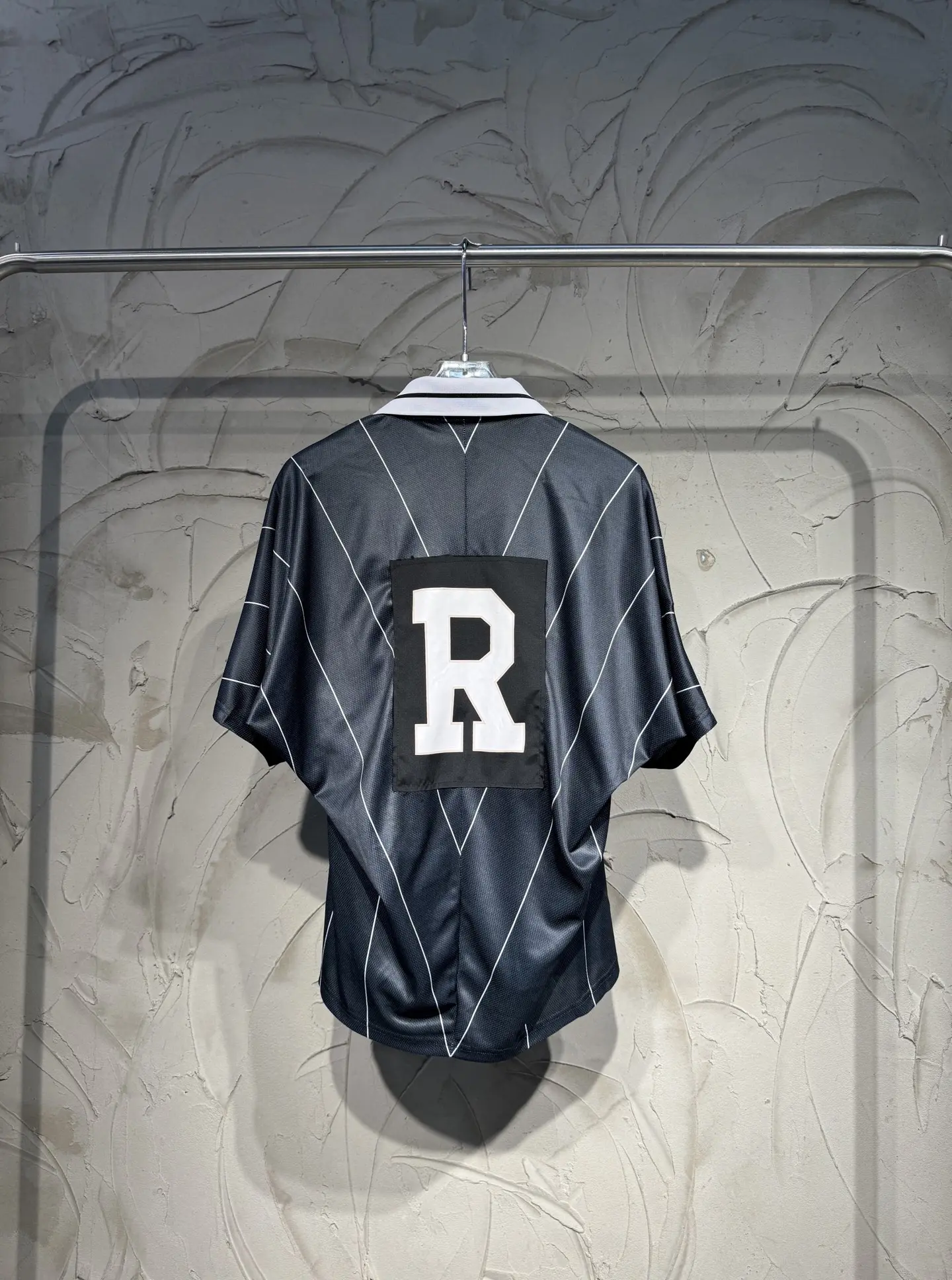 Vintage-Style Striped Referee Jersey D14523040 — view 2