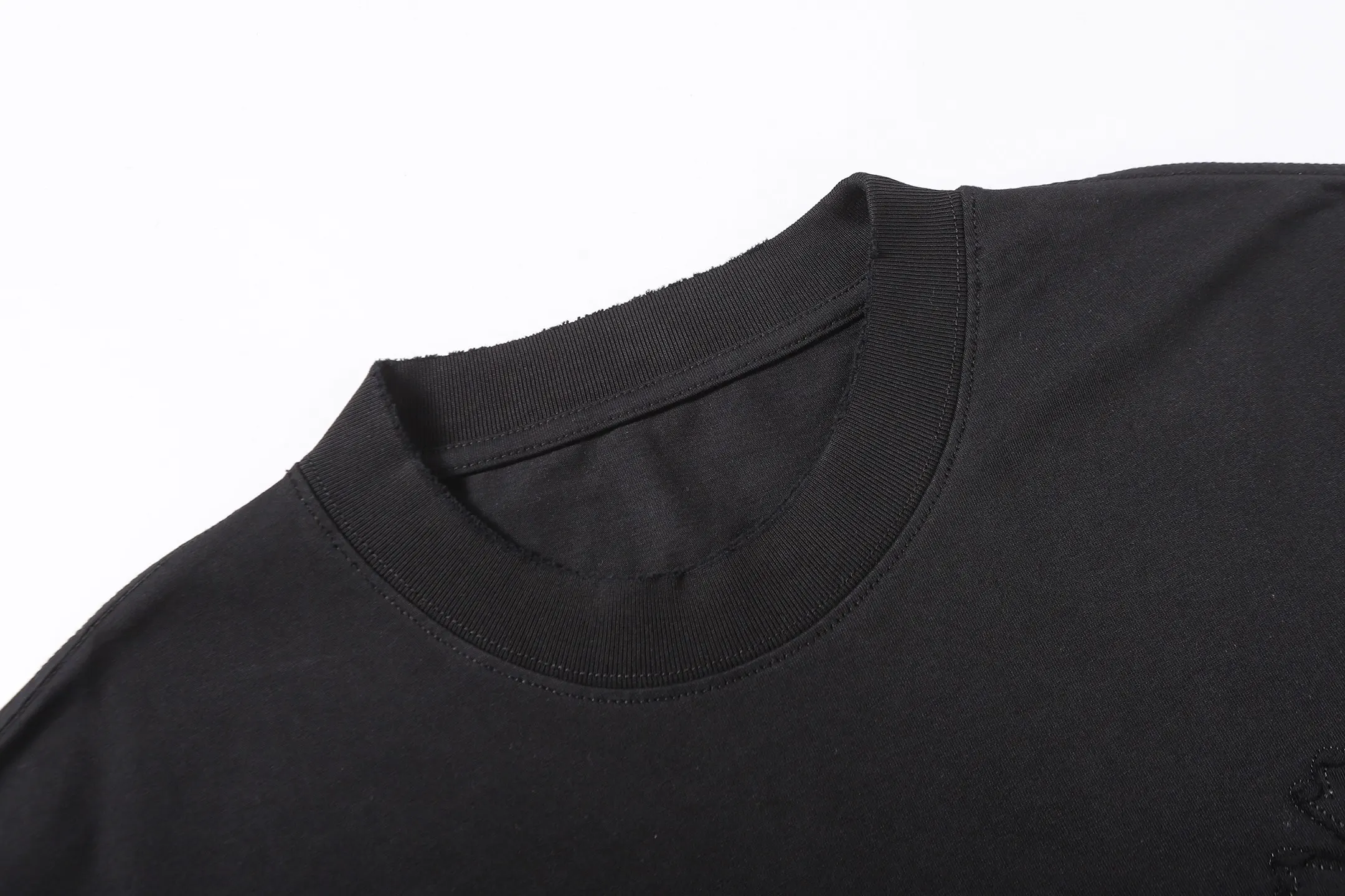 Embellished Cross Patch Cotton T-Shirt D14515174 — view 3