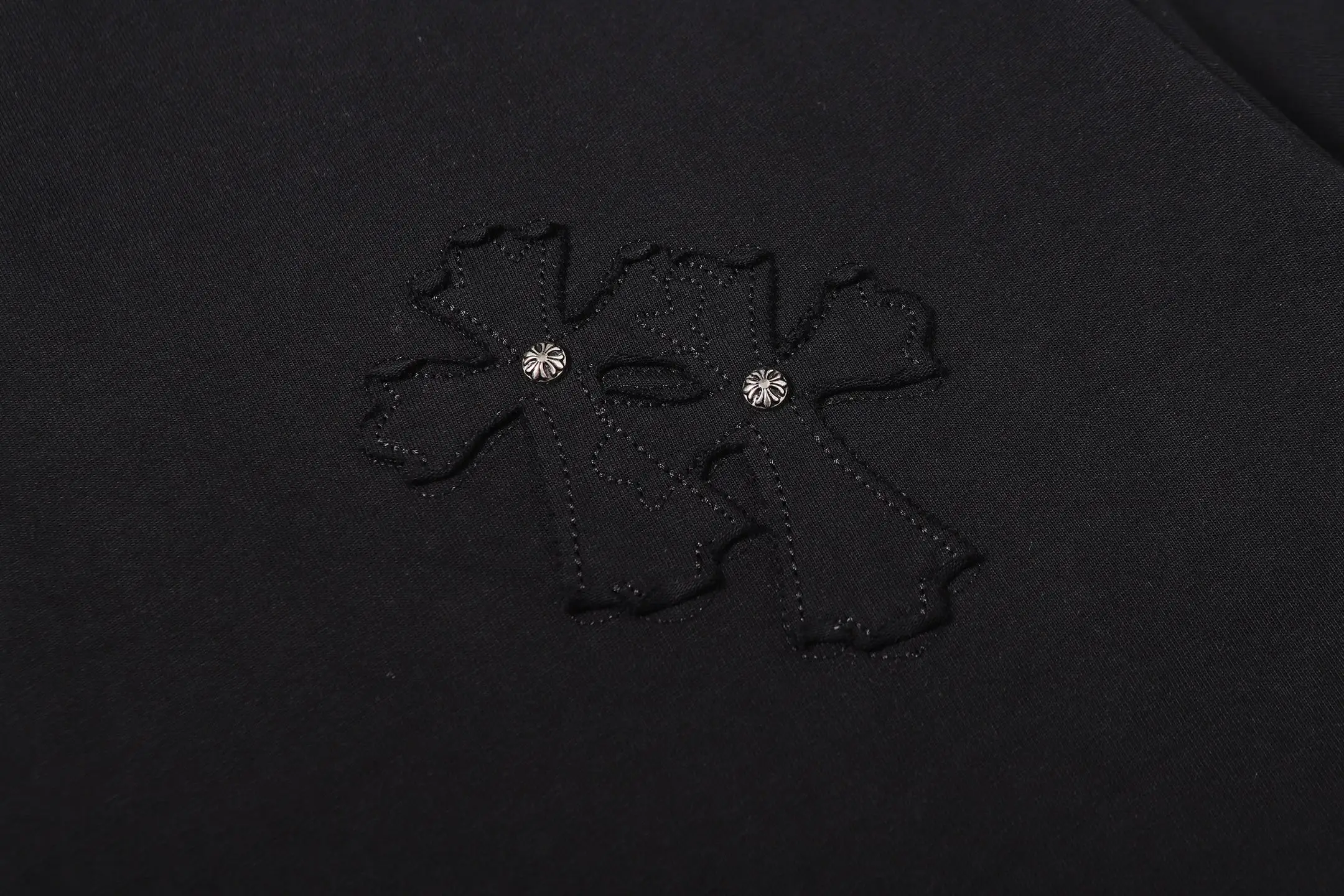 Embellished Cross Patch Cotton T-Shirt D14515174 — view 4