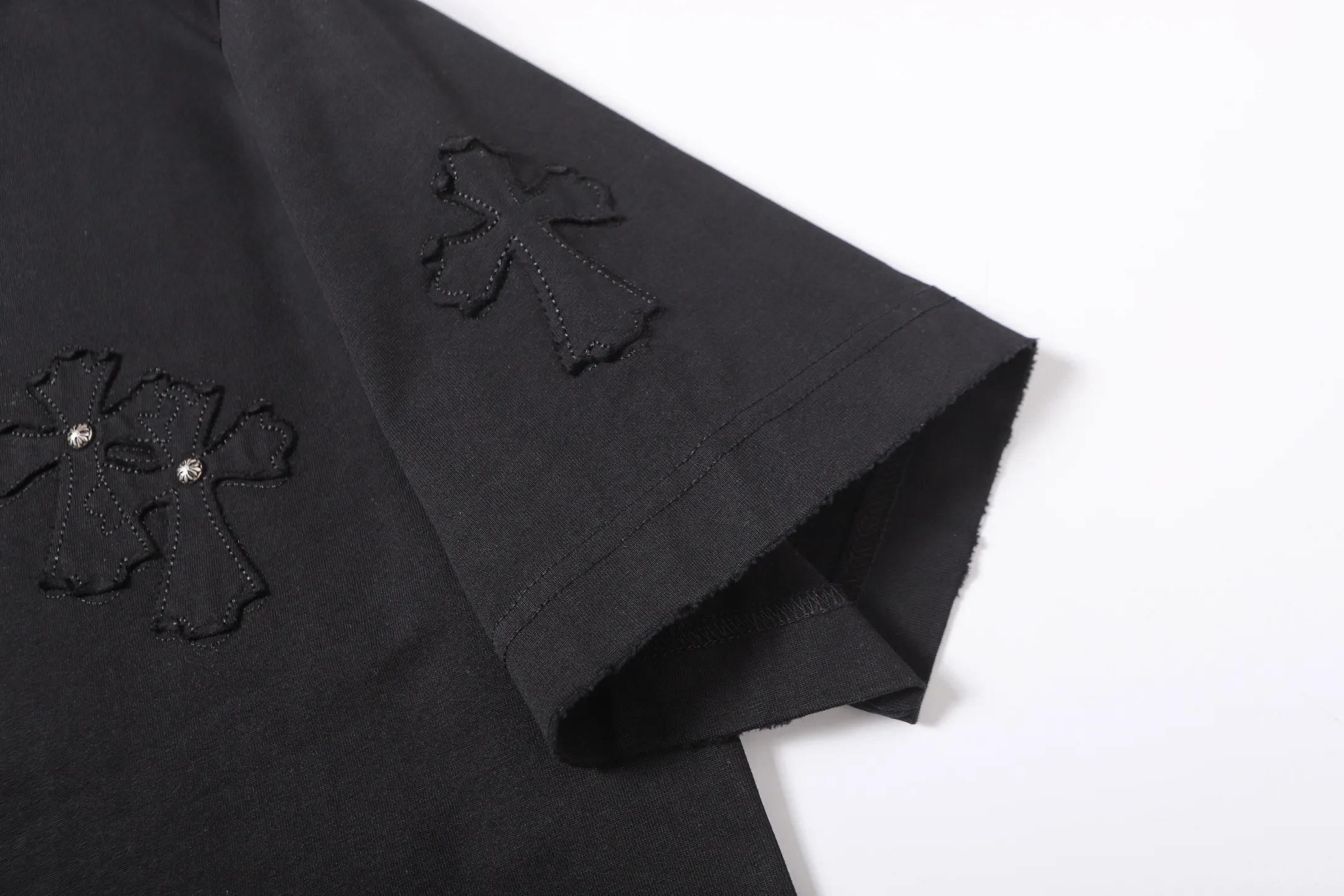 Embellished Cross Patch Cotton T-Shirt D14515174 — view 5