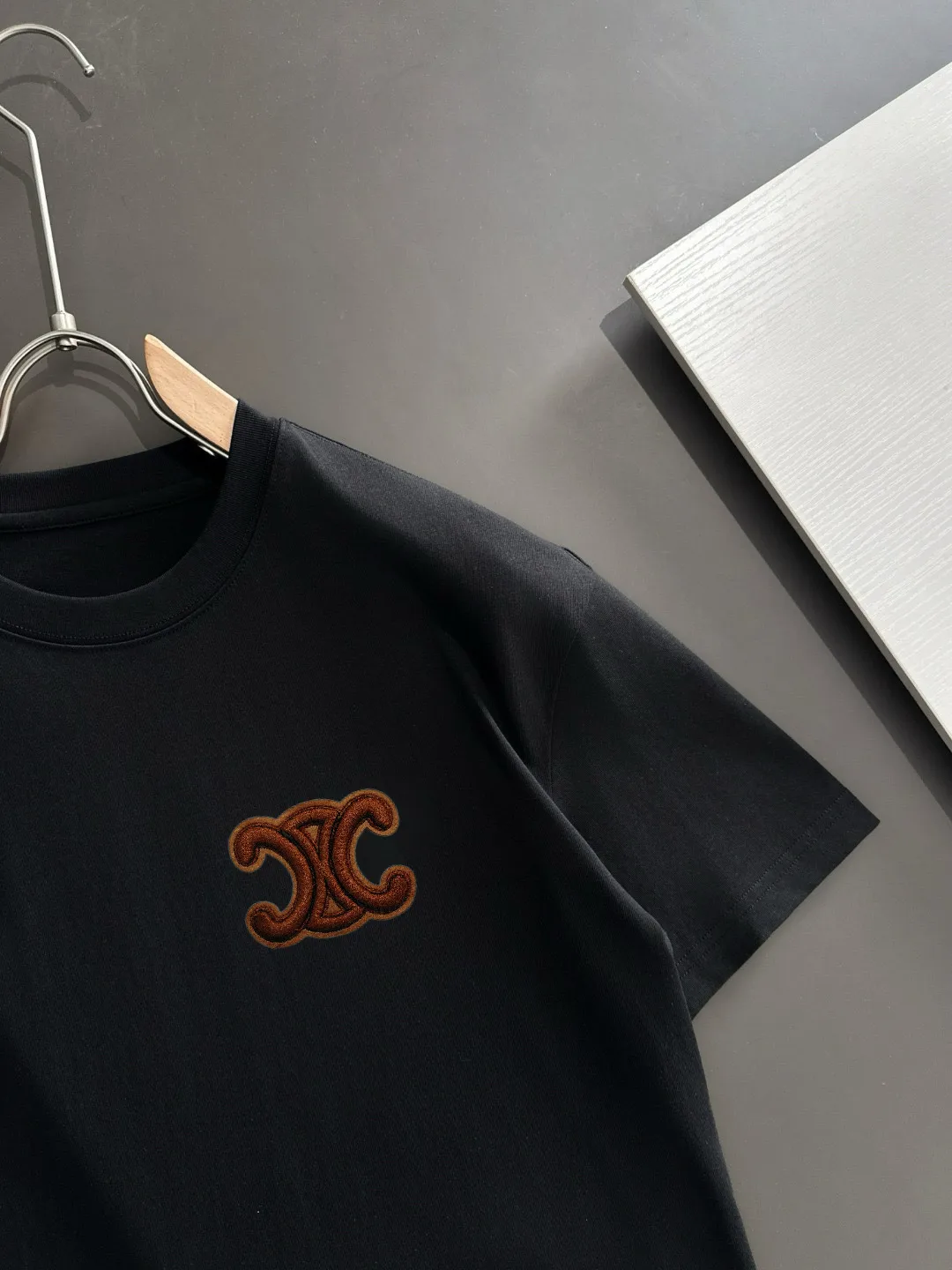 Triomphe Logo Leather Patch T-Shirt D14514108 — view 2