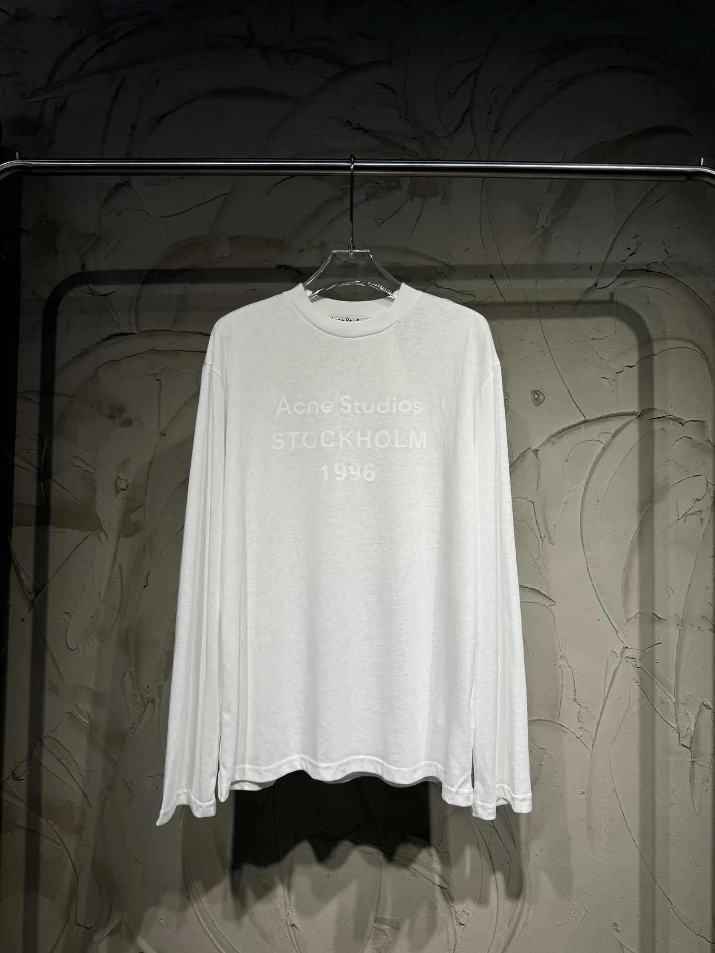 Logo Print Long-Sleeve T-Shirt D15023066