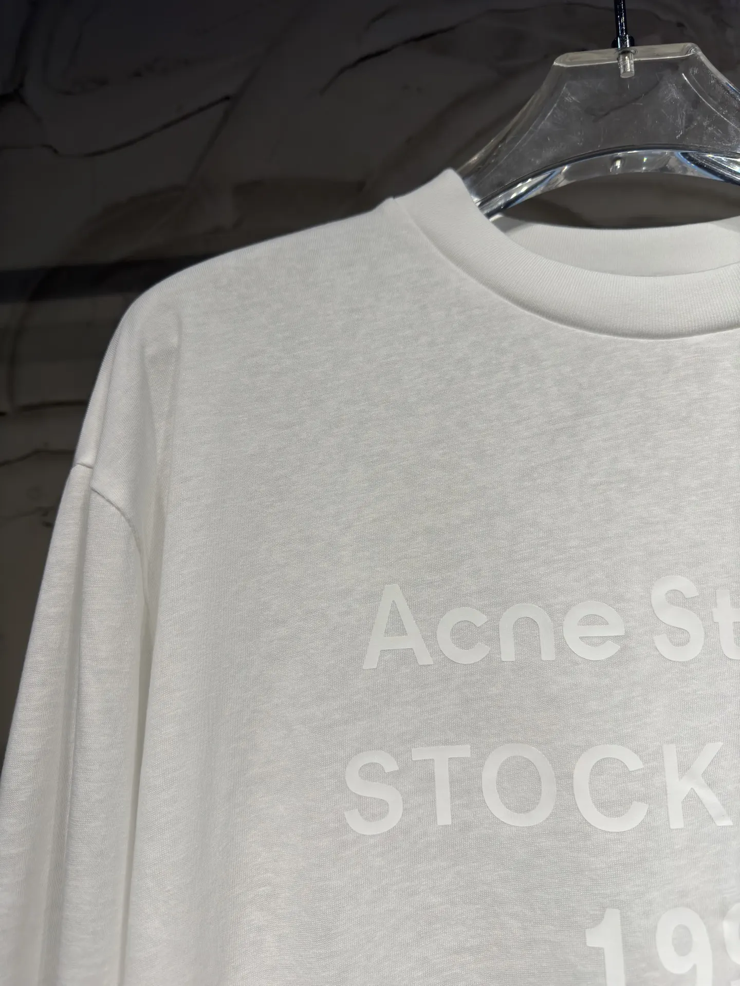Logo Print Long-Sleeve T-Shirt D15023066 — view 3