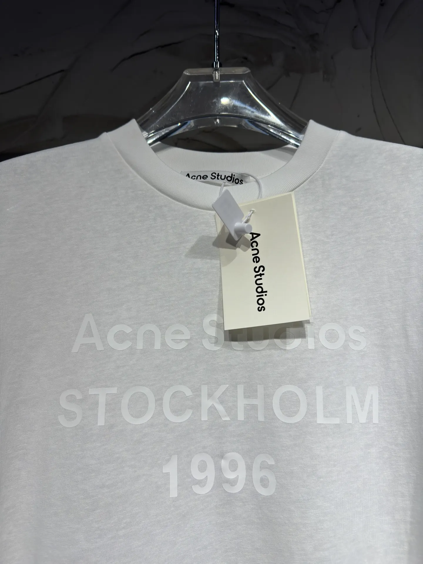 Logo Print Long-Sleeve T-Shirt D15023066 — view 9