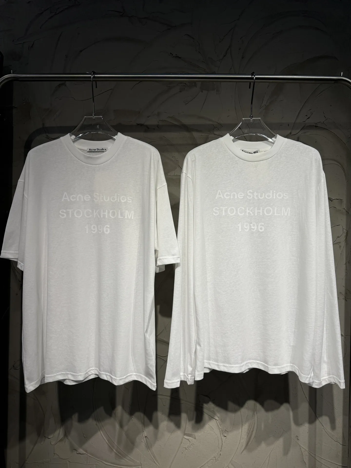 Logo Print Long-Sleeve T-Shirt D15023066 — view 12
