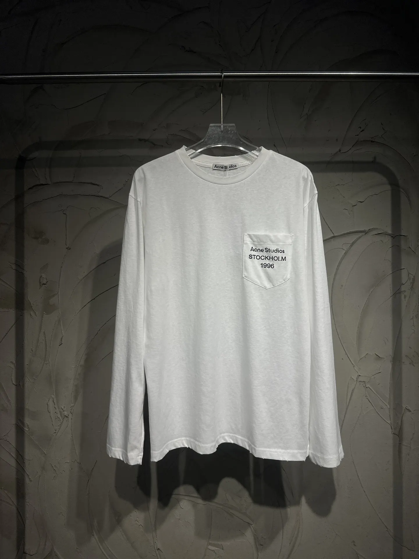 Logo Pocket Long-Sleeved T-Shirt D15023058
