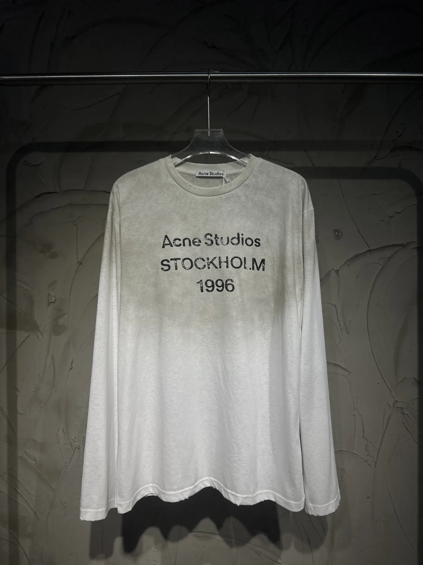 1996 Logo Distressed Long-Sleeve T-Shirt D15023014