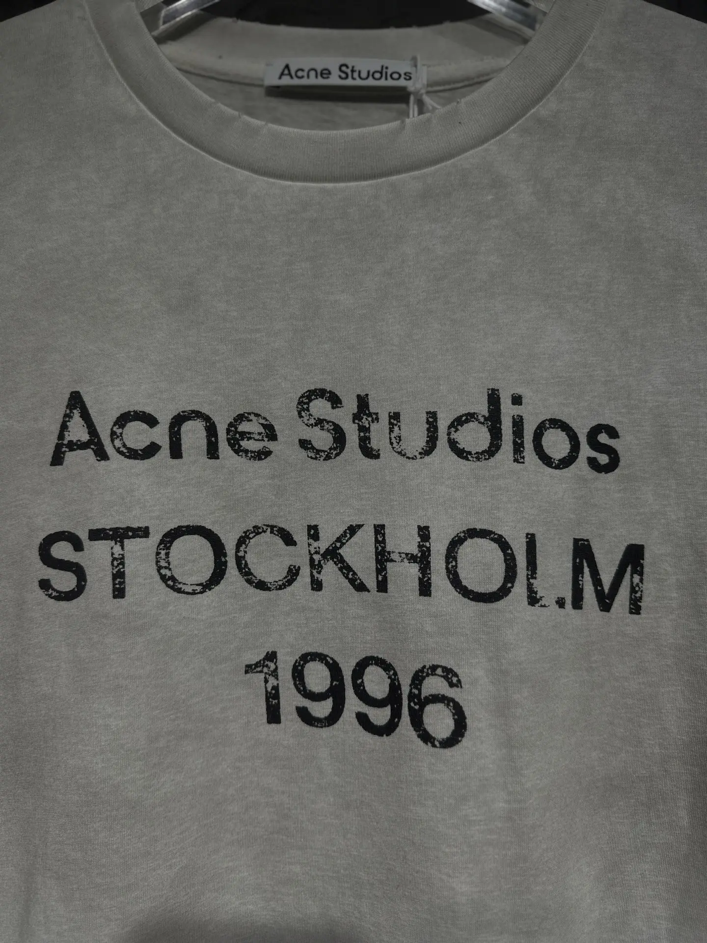 1996 Logo Distressed Long-Sleeve T-Shirt D15023014 — view 3