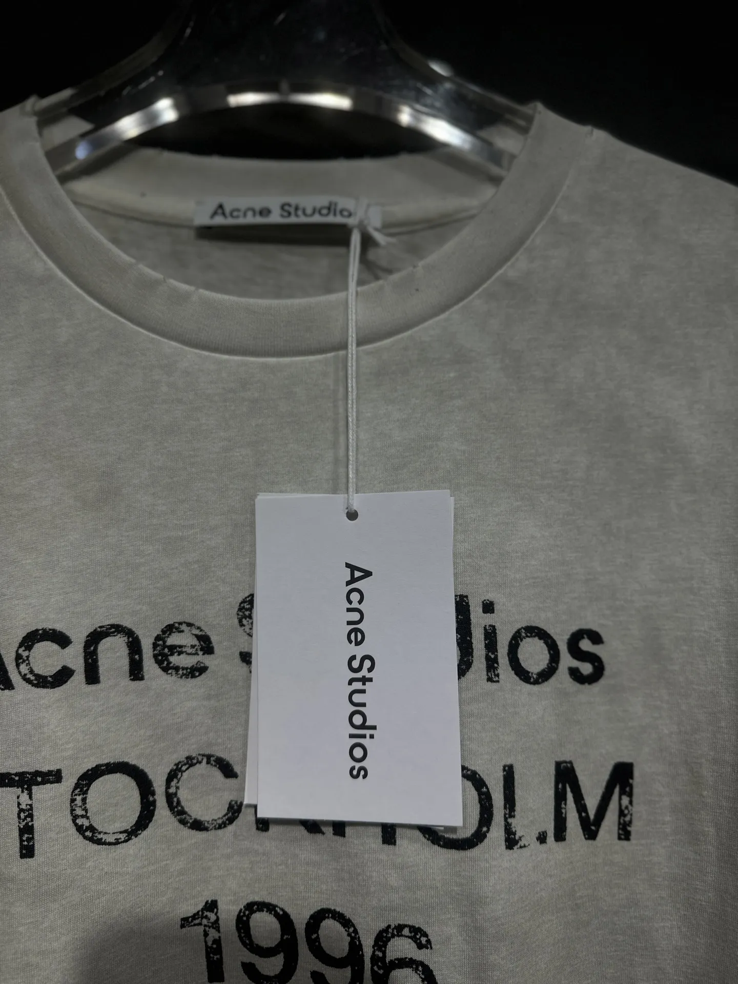 1996 Logo Distressed Long-Sleeve T-Shirt D15023014 — view 10