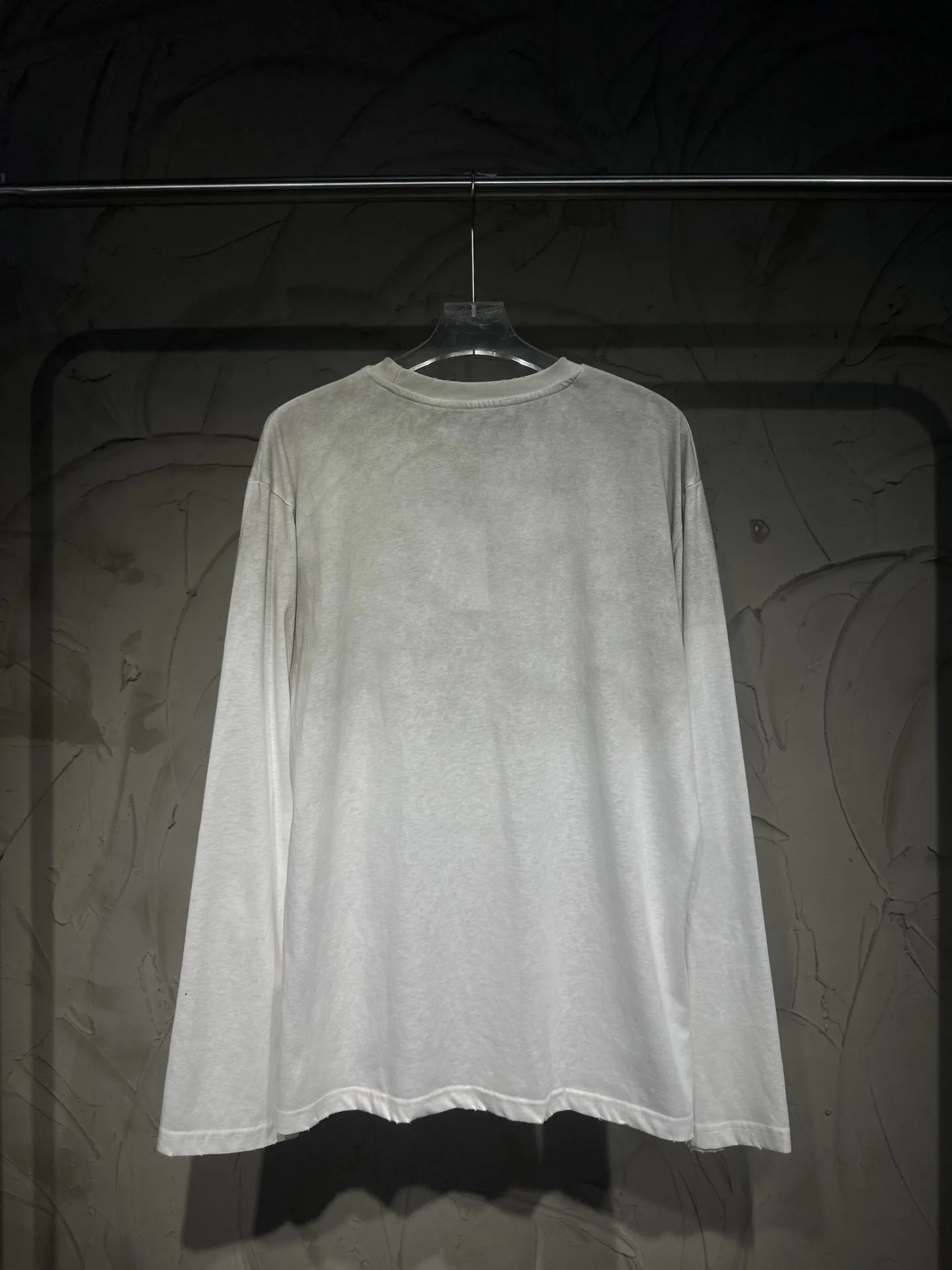 1996 Logo Distressed Long-Sleeve T-Shirt D15023014 — view 13