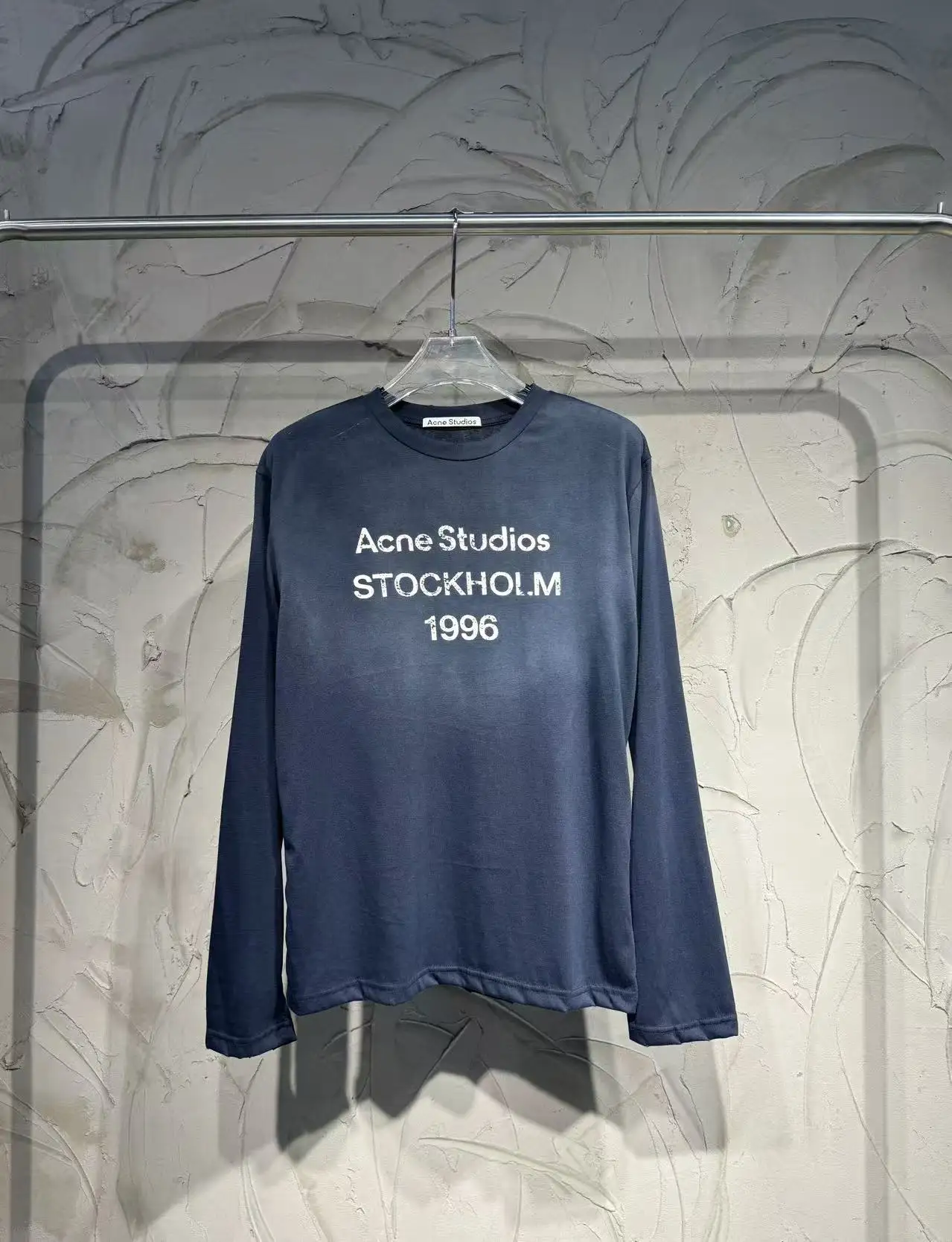 1996 Logo Distressed Long-Sleeve T-Shirt D15023012
