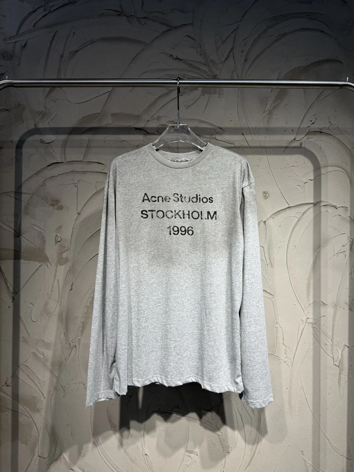 1996 Logo Distressed Long-Sleeve T-Shirt D15023015
