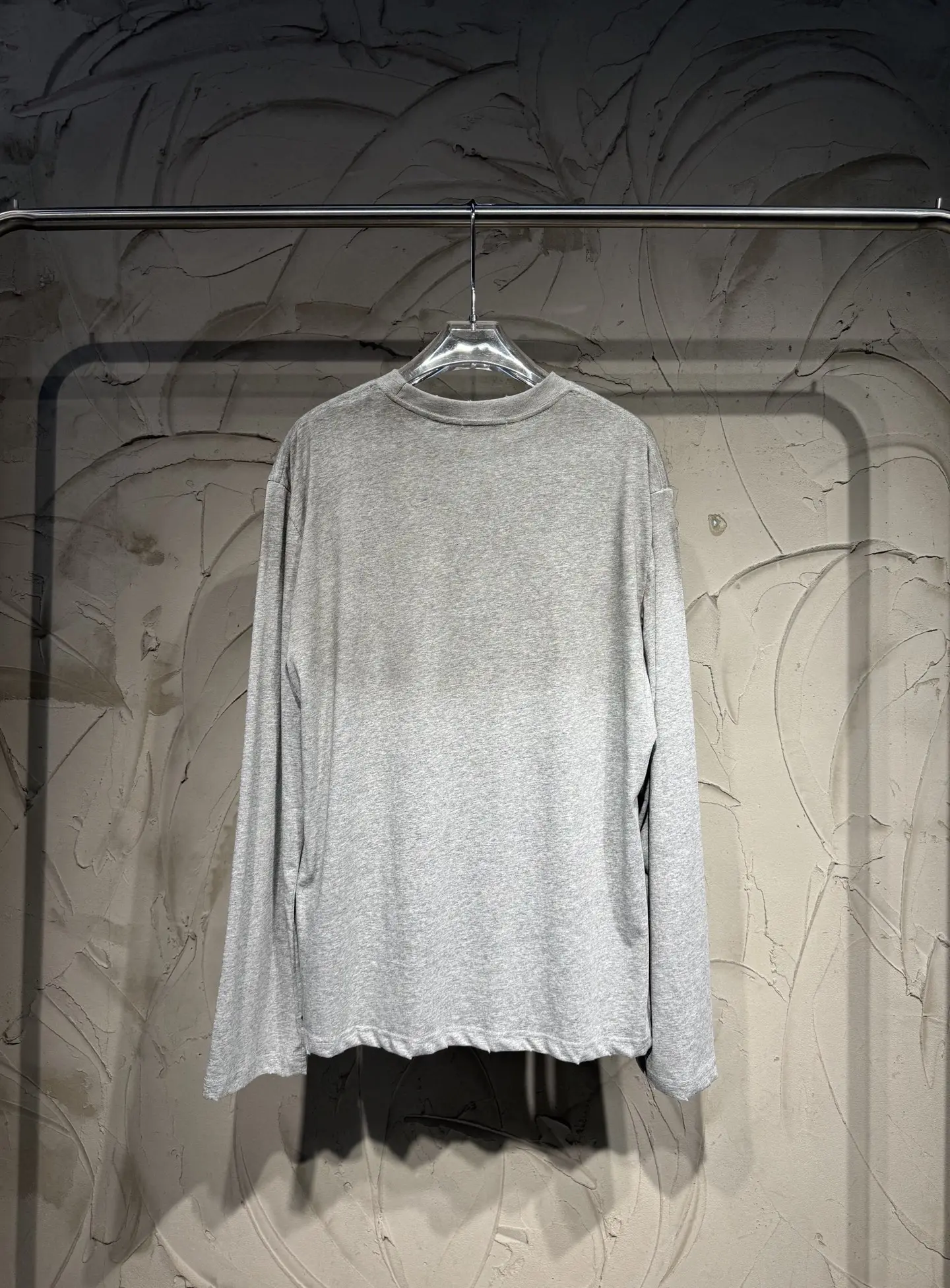1996 Logo Distressed Long-Sleeve T-Shirt D15023015 — view 10